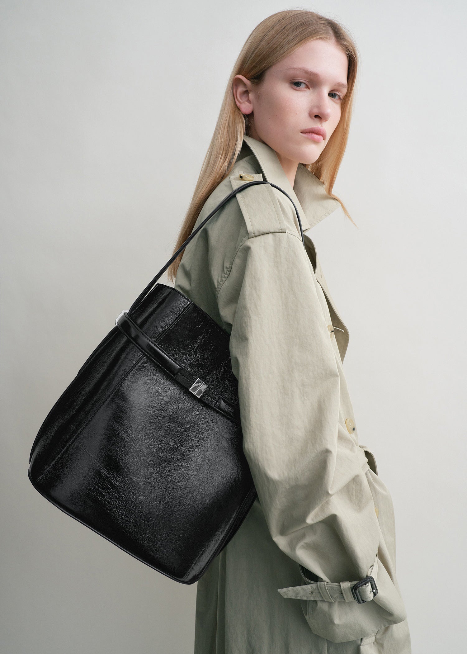 Belted Naplack bucket bag black