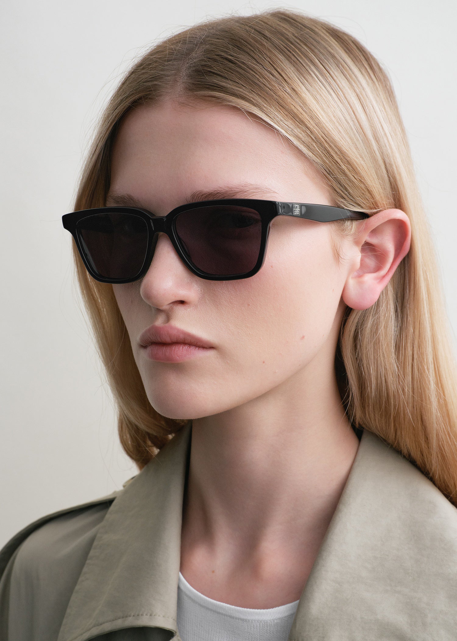 Square sunglasses black