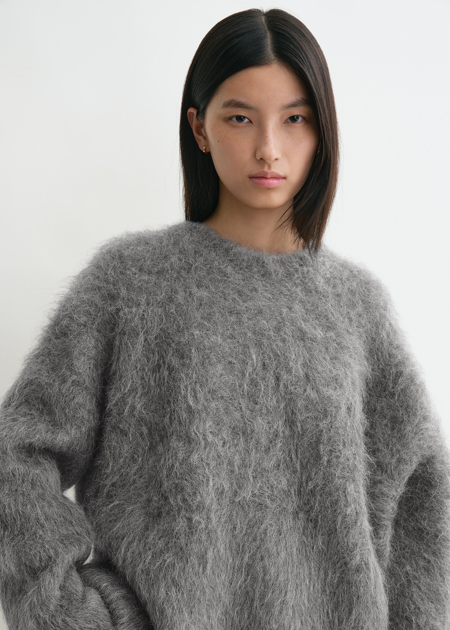 Boxy alpaca knit dark grey melange – TOTEME