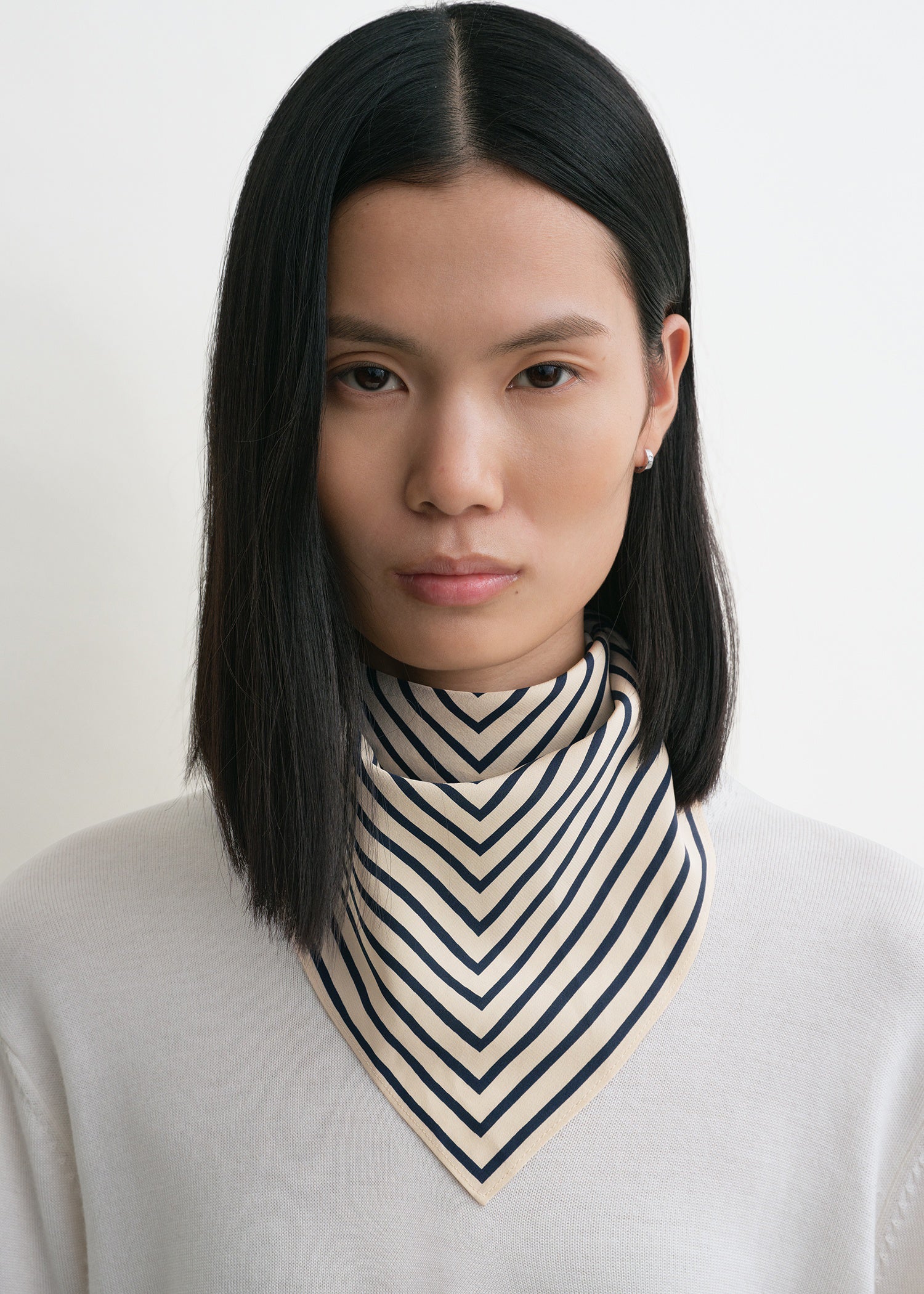 Signature monogram silk scarf crème