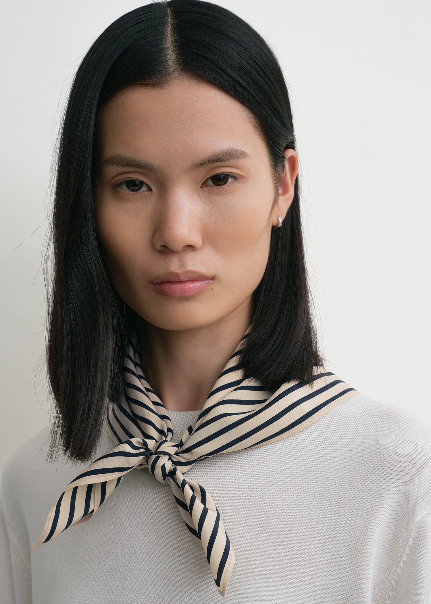 Signature monogram silk scarf crème