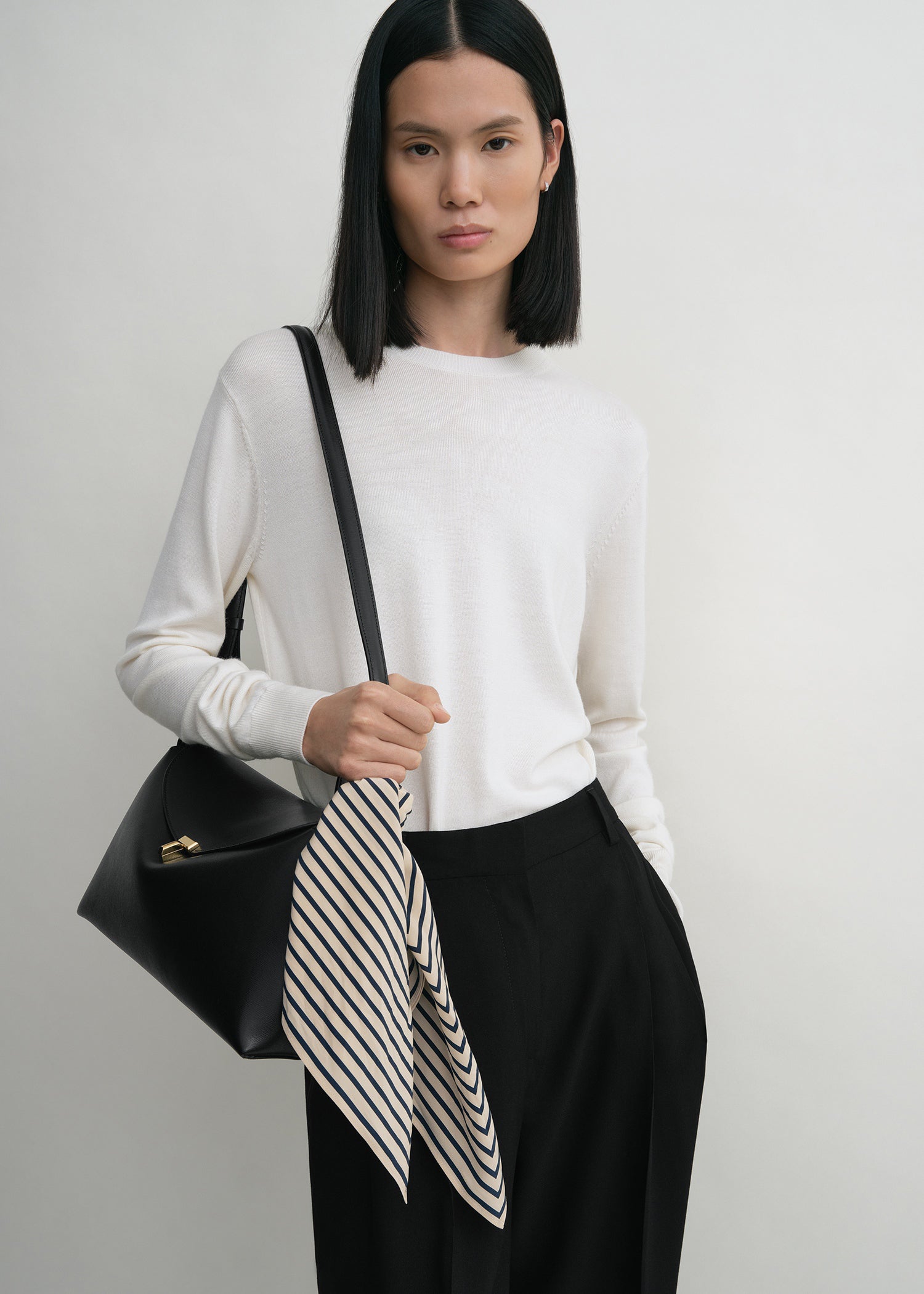 Signature monogram silk scarf crème