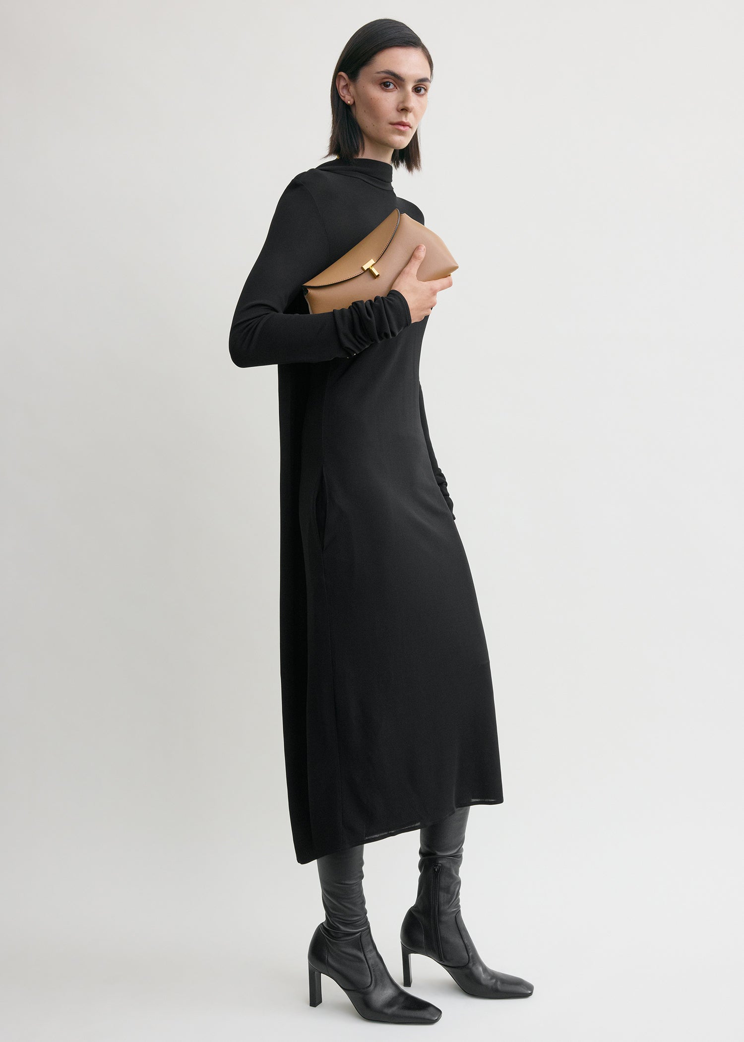 T-lock leather clutch camel