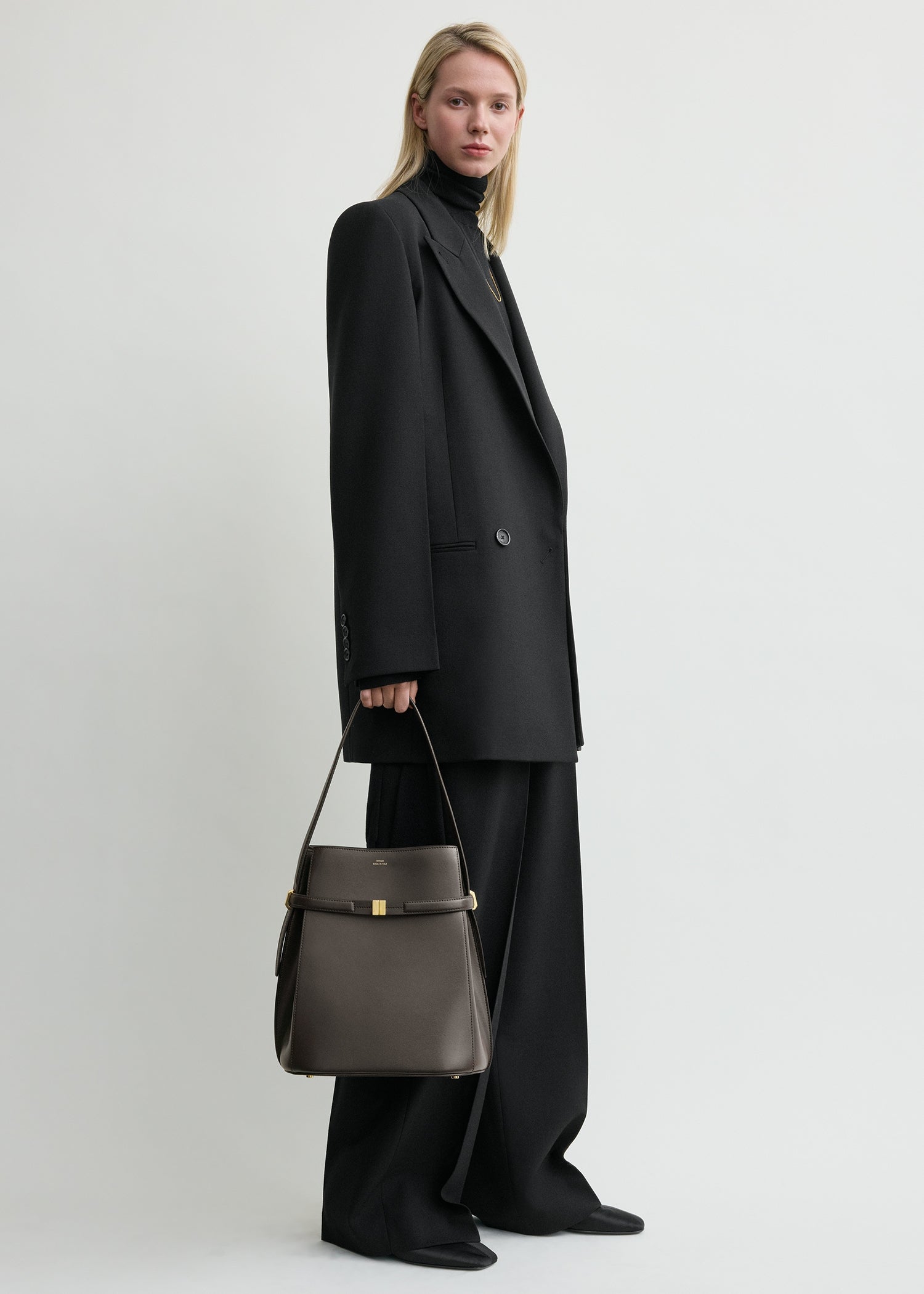 Belted leather bucket bag bark