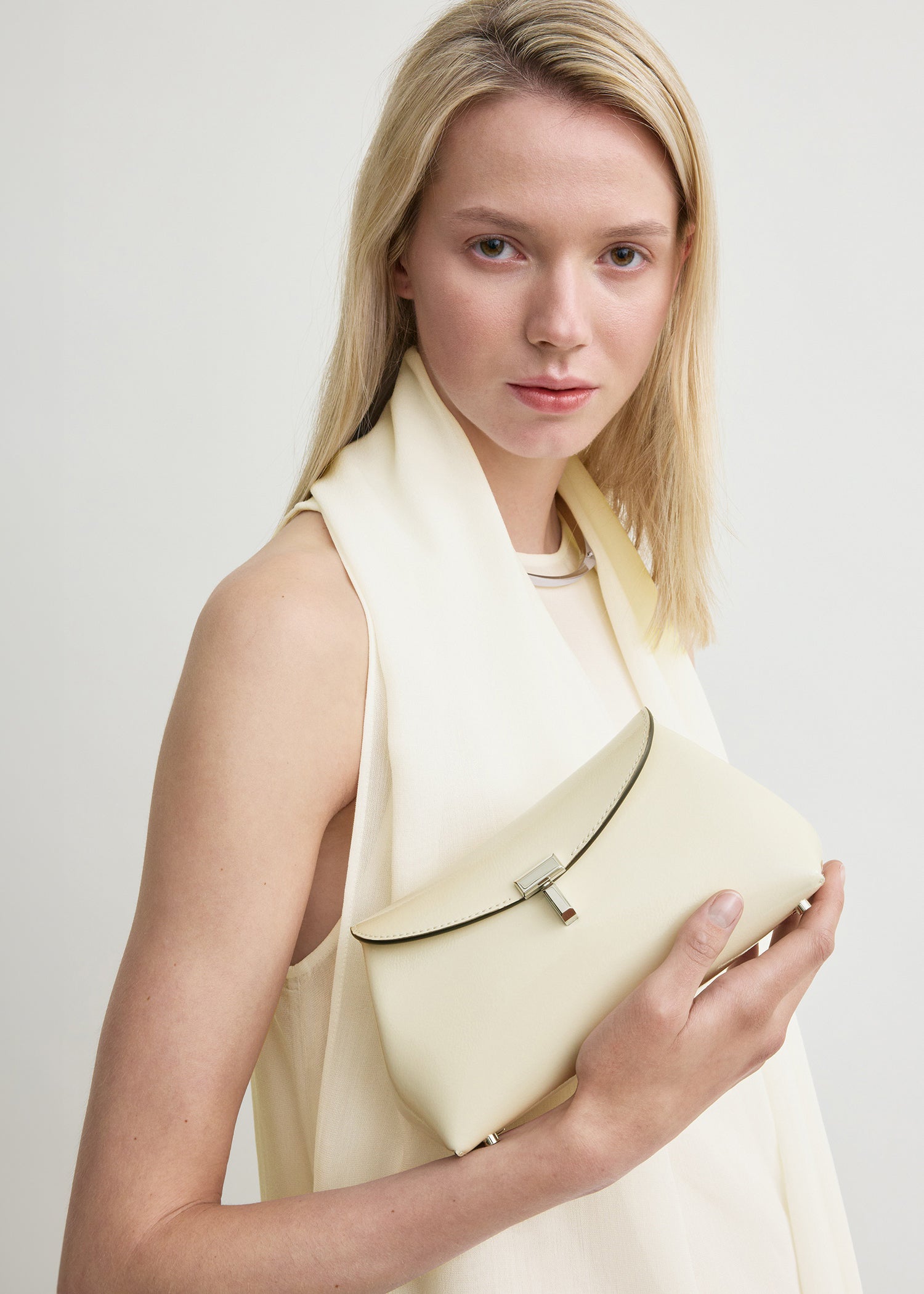 Mini T-lock naplack clutch milk