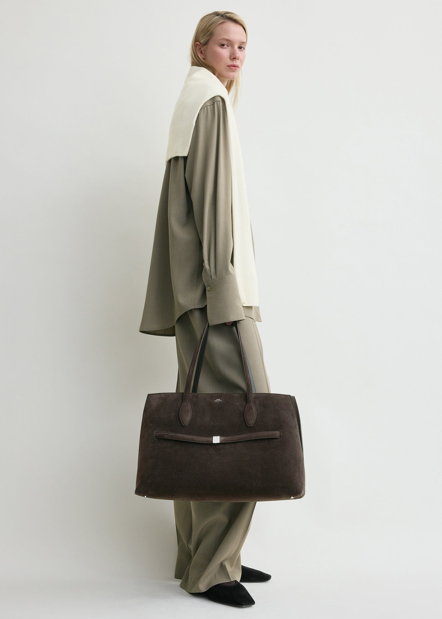 Suede lounge tote brown