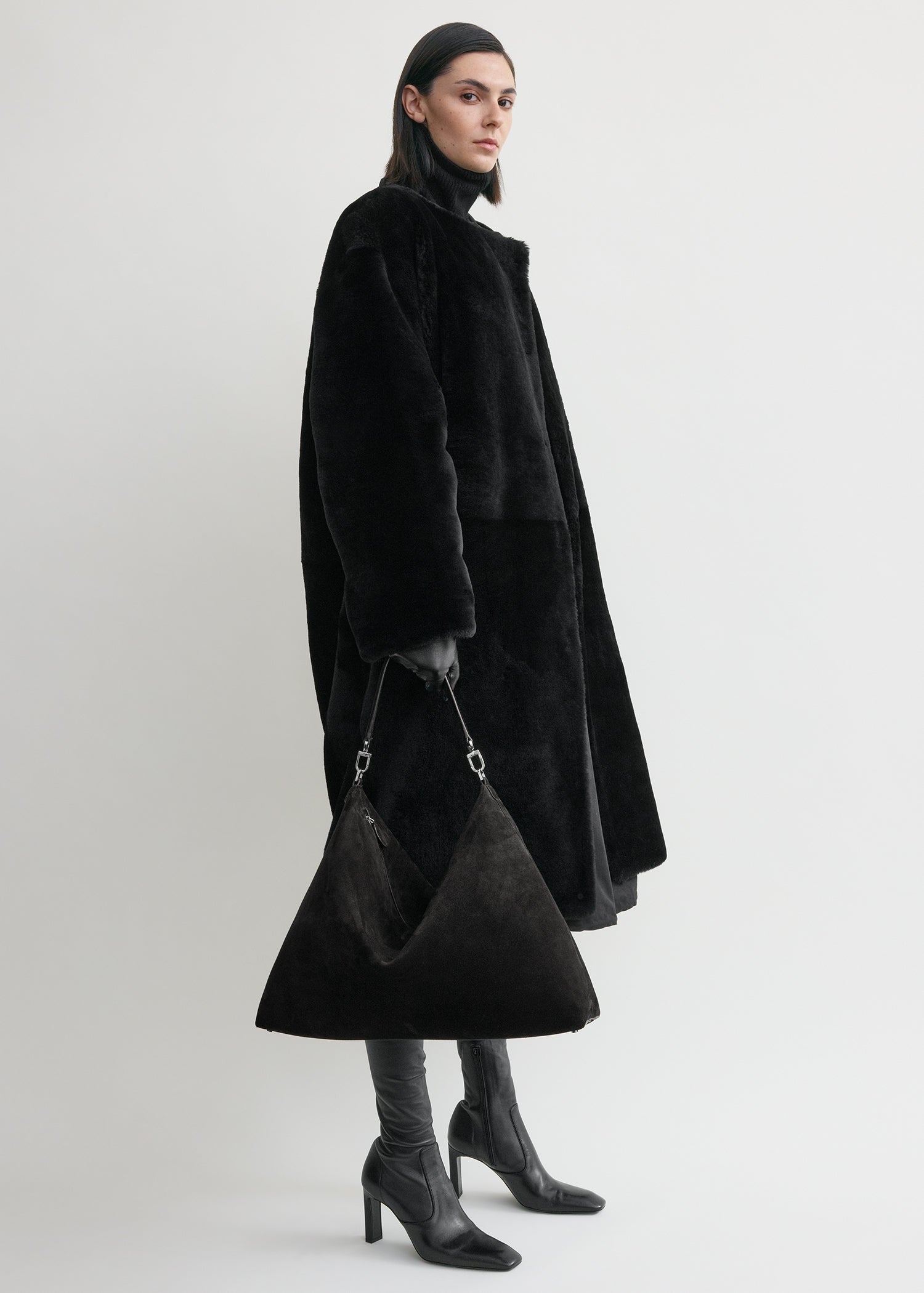 Bevel suede bag black