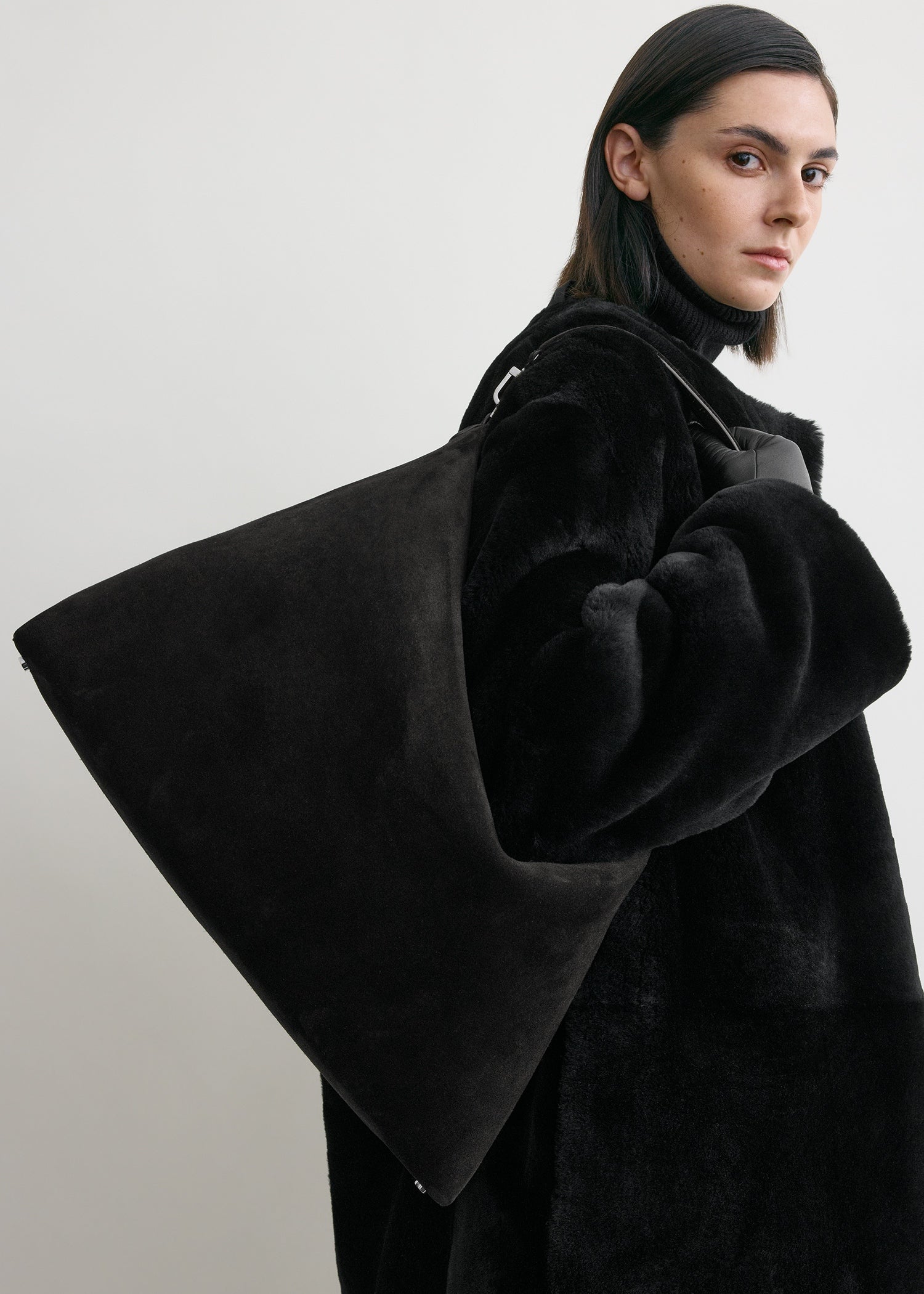 Bevel suede bag black