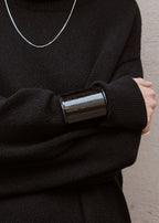 Long croco-embossed cuff black