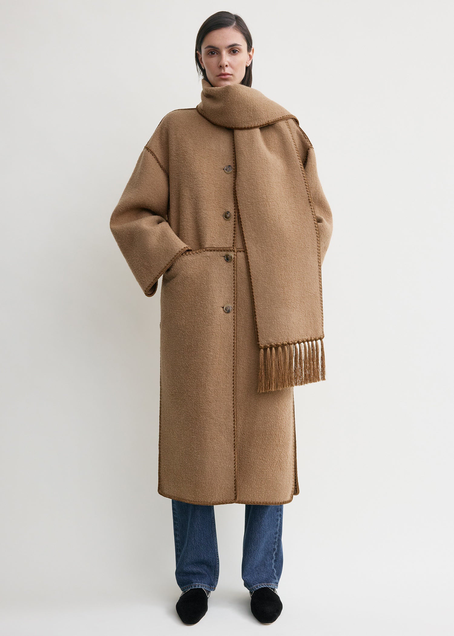 Embroidered scarf coat camel – TOTEME