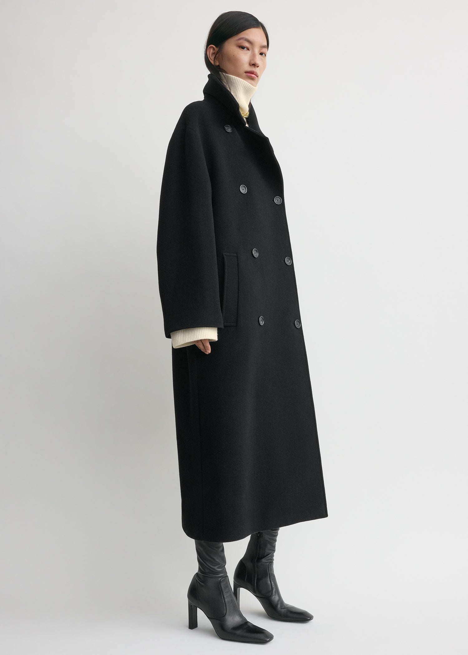 Shield coat black