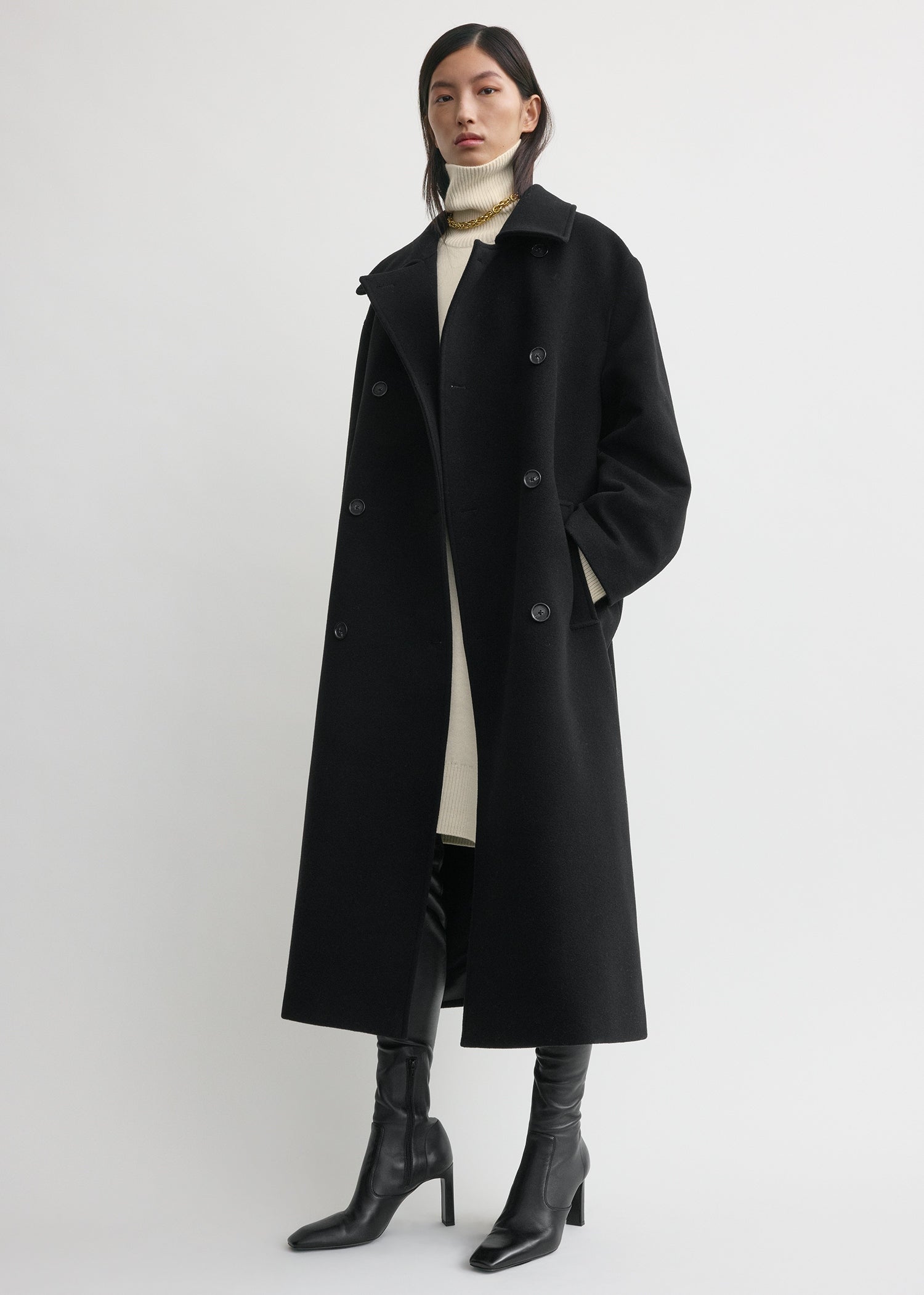 Shield coat black