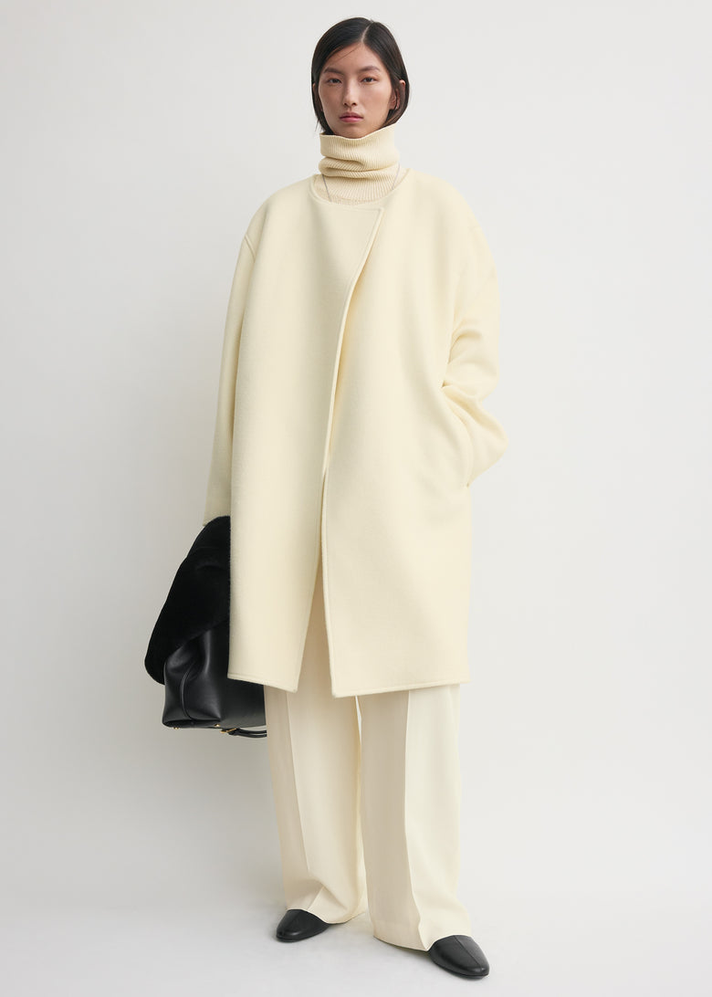 Collarless felt coat ecru