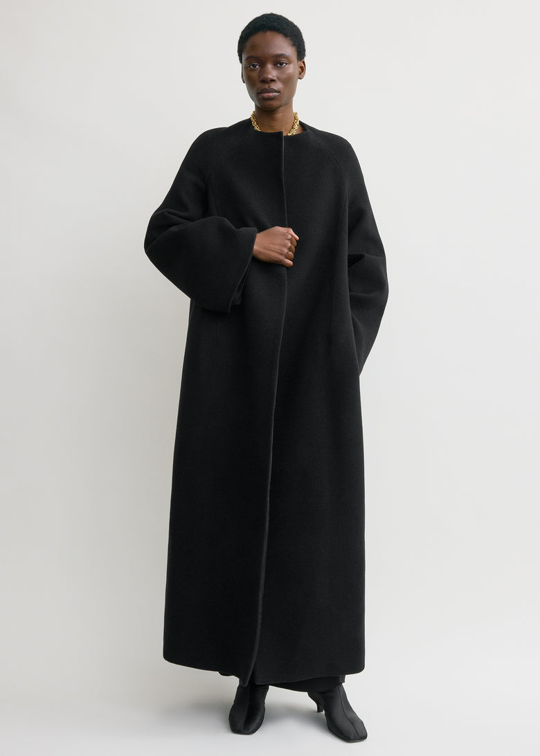 Bell-sleeve coat black