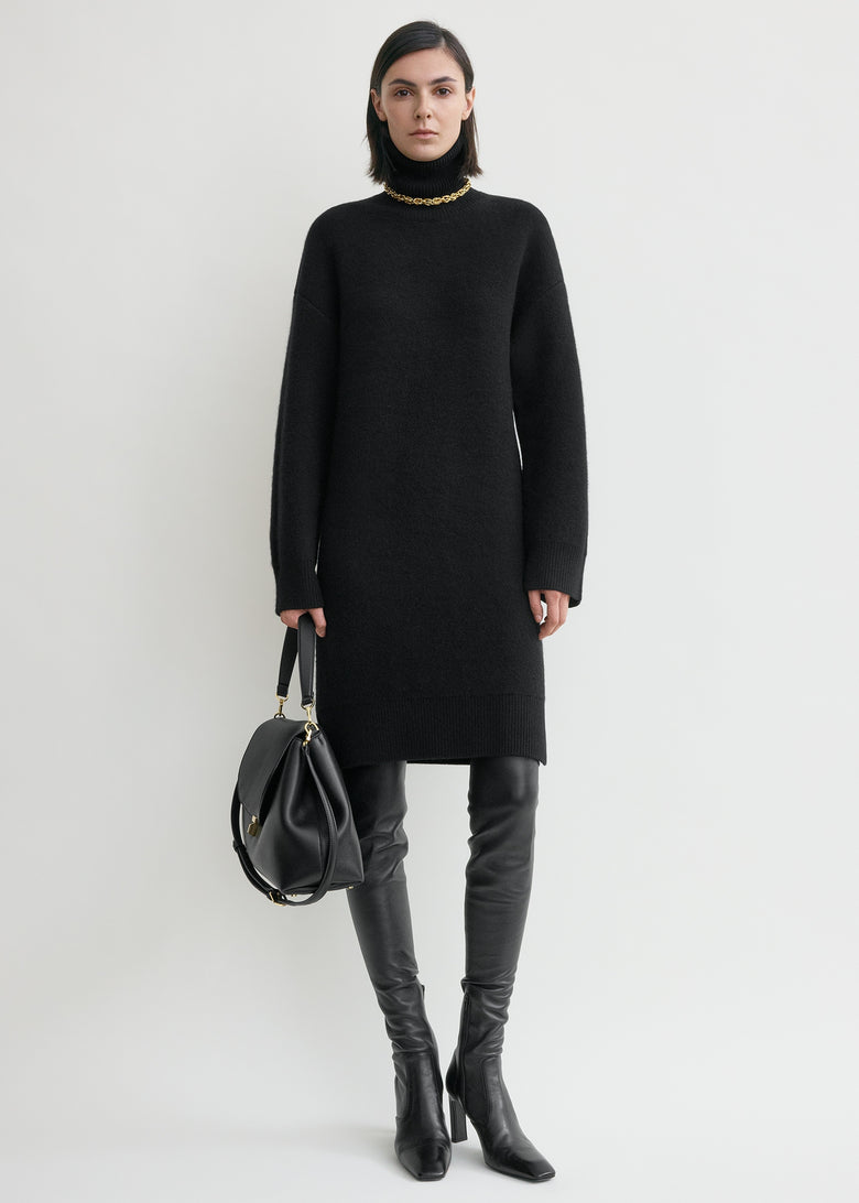 Broad turtleneck dress black