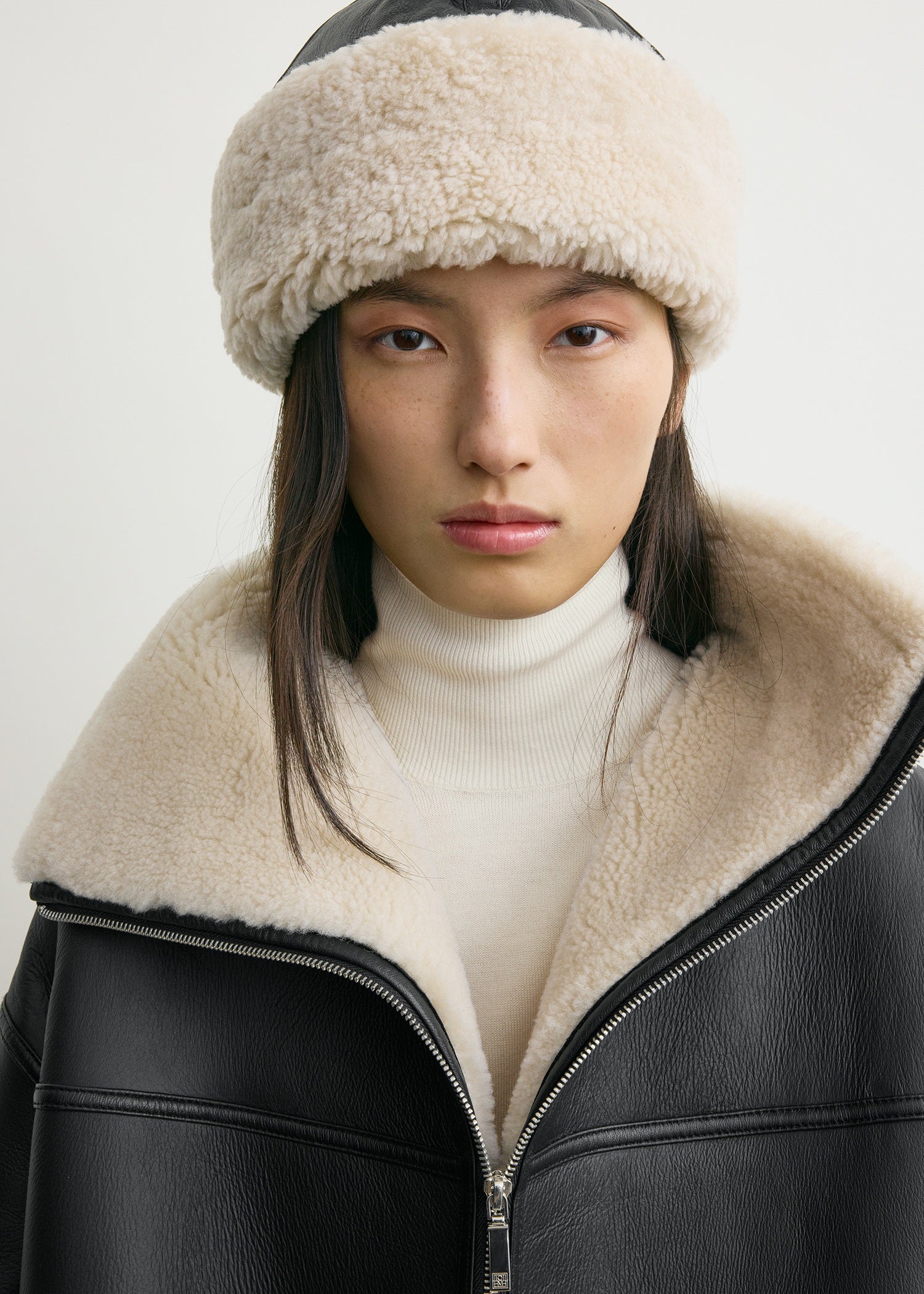 Shearling winter hat black/off white