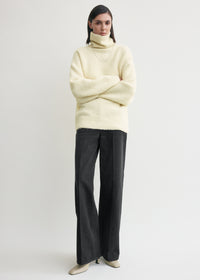 Bouclé turtleneck milk