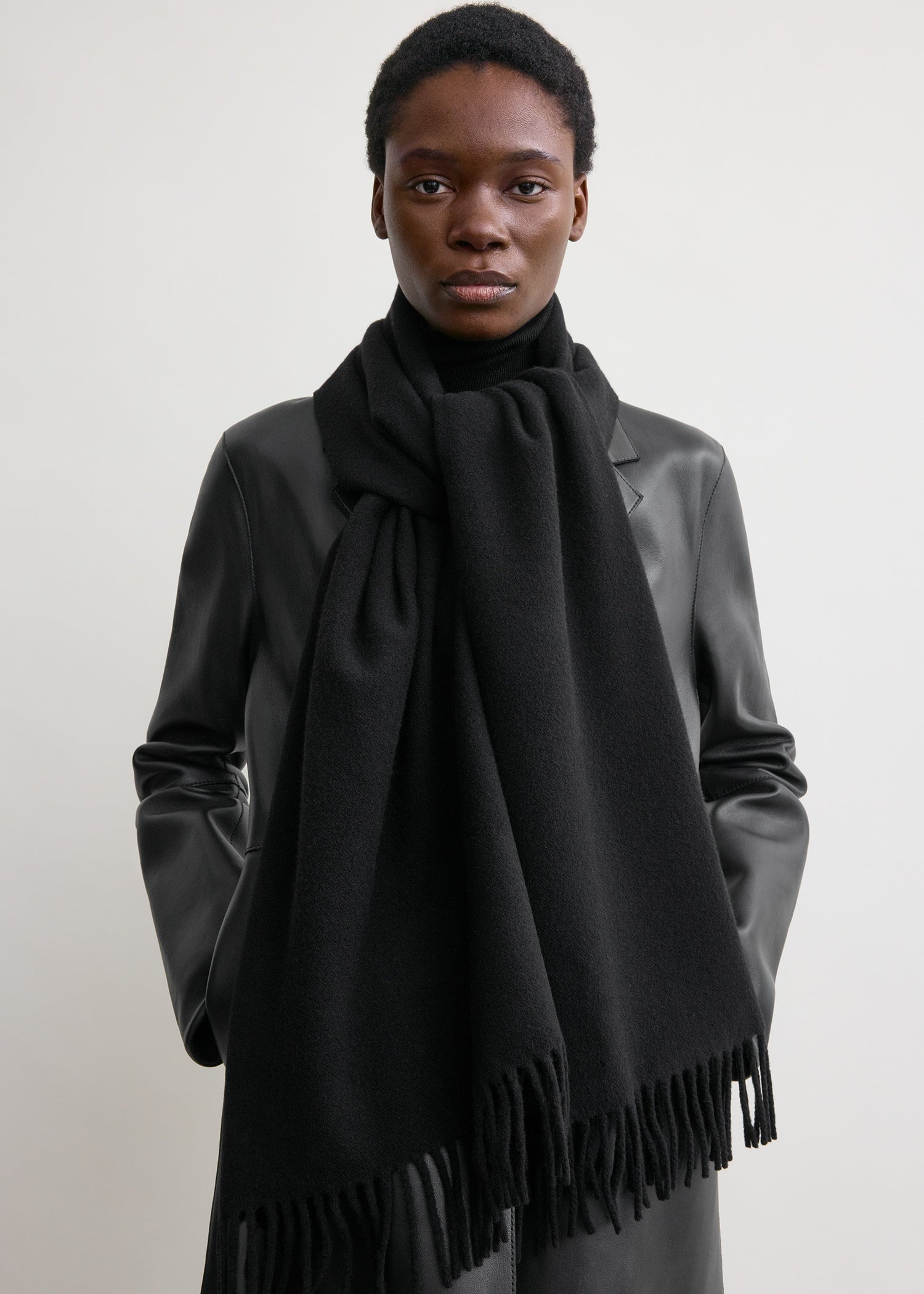 Classic wool scarf black