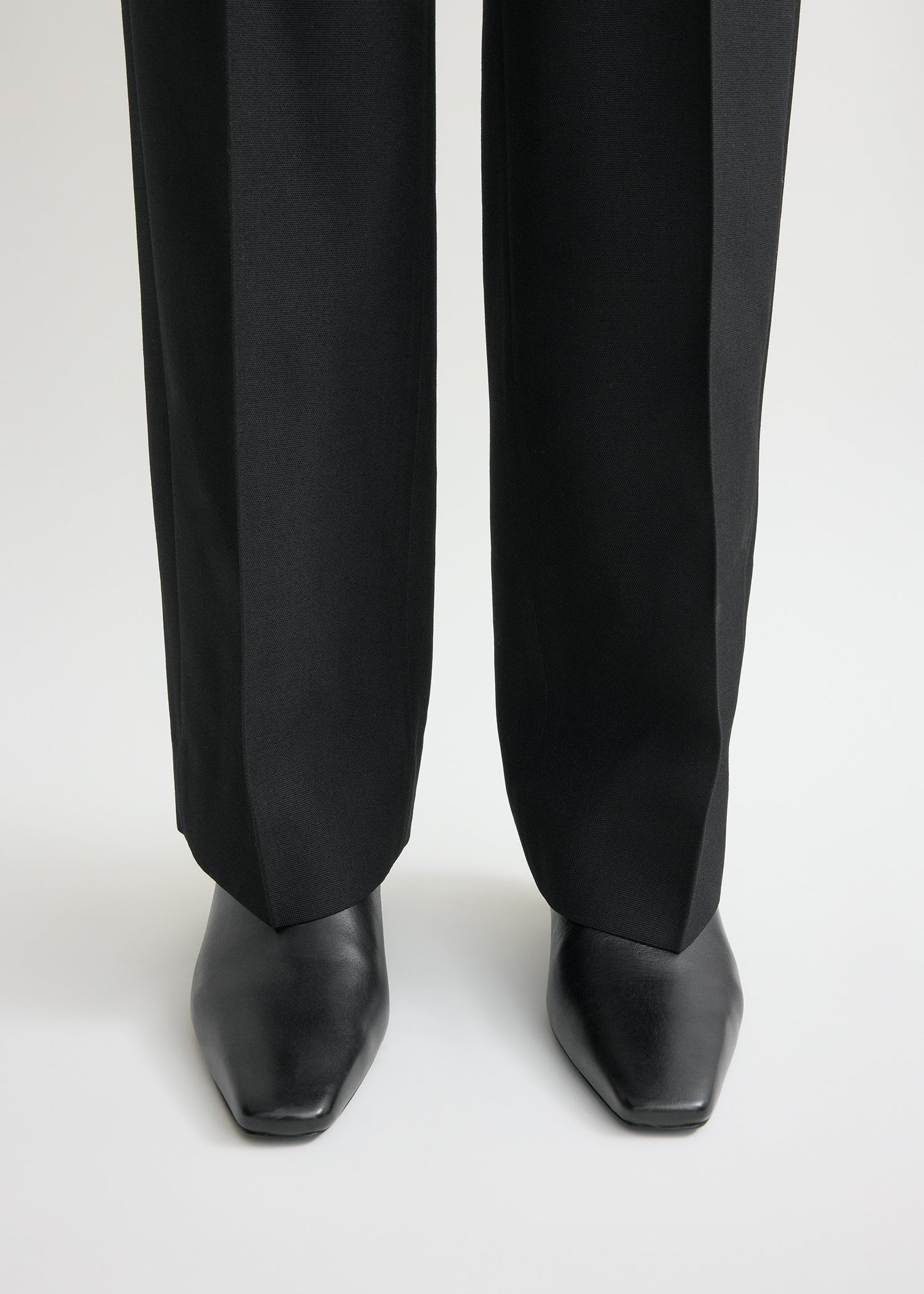 Leather mid-heel boots black