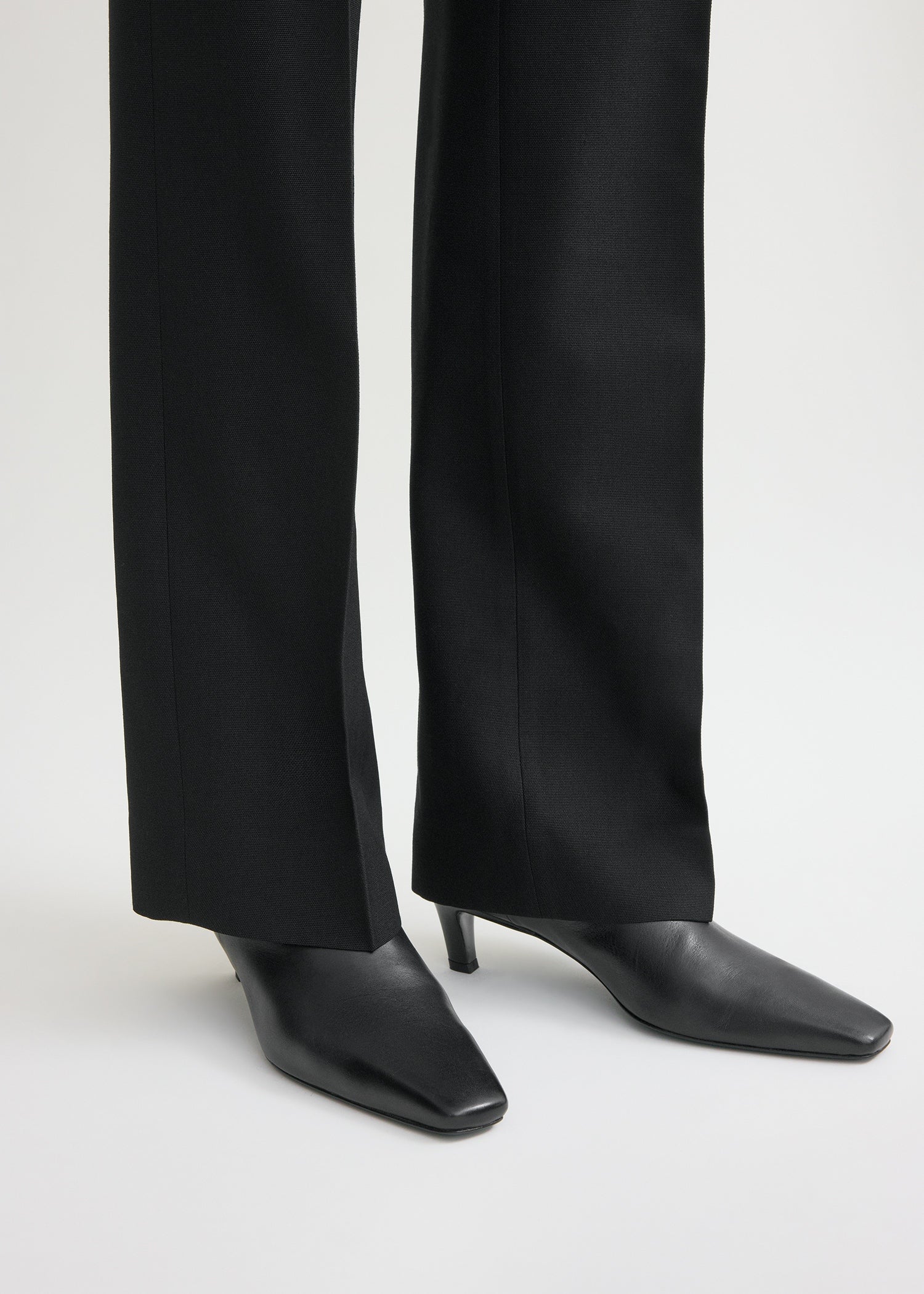 Leather mid-heel boots black