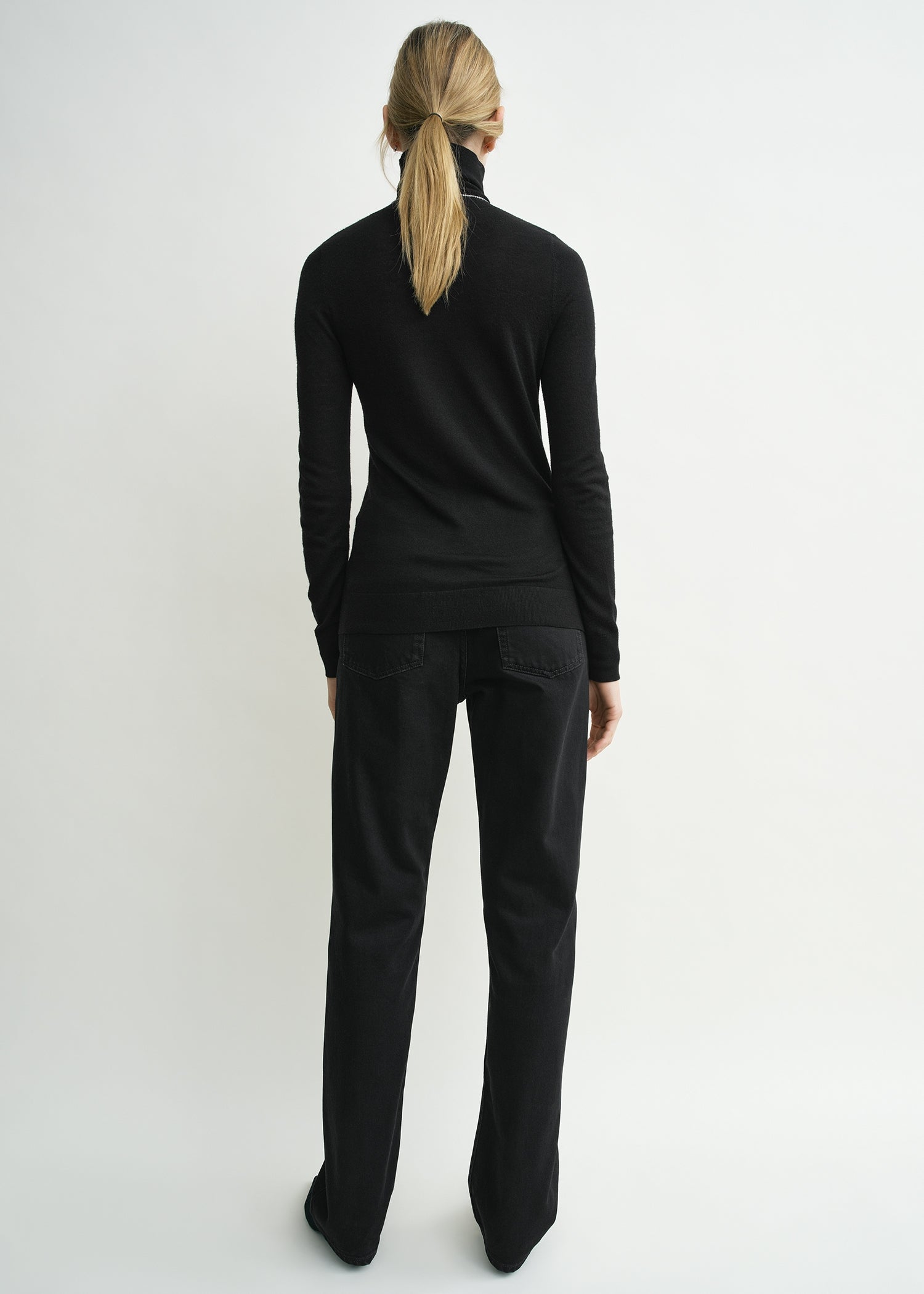 Fine turtleneck black