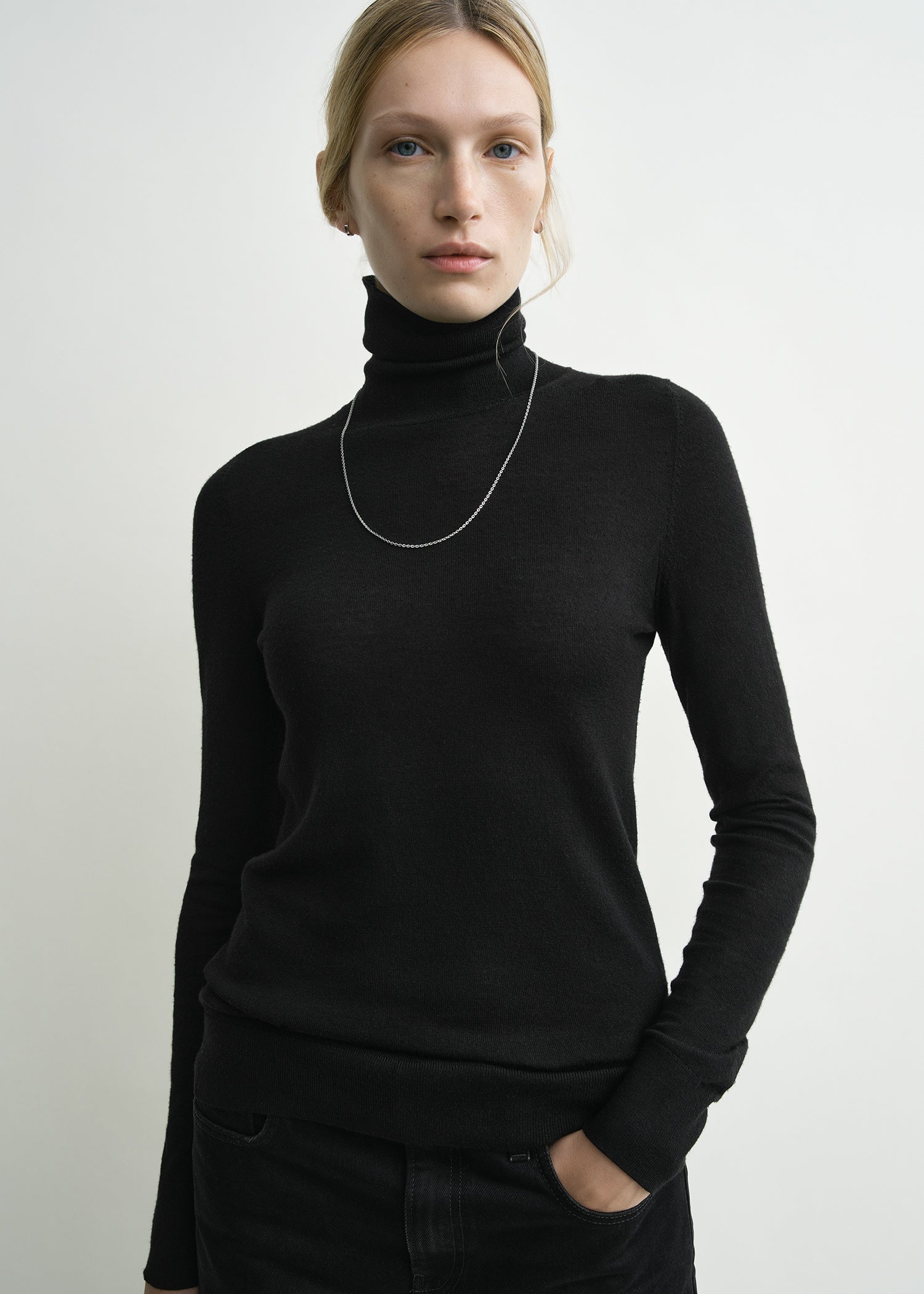 Fine turtleneck black