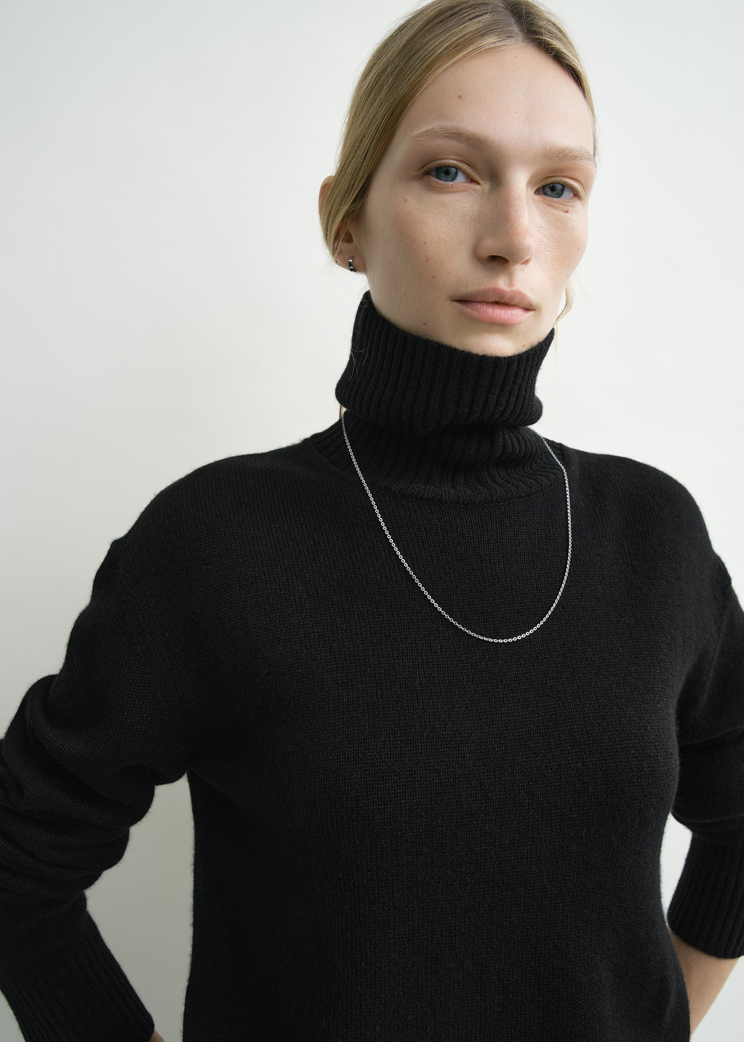 Cashmere turtleneck black