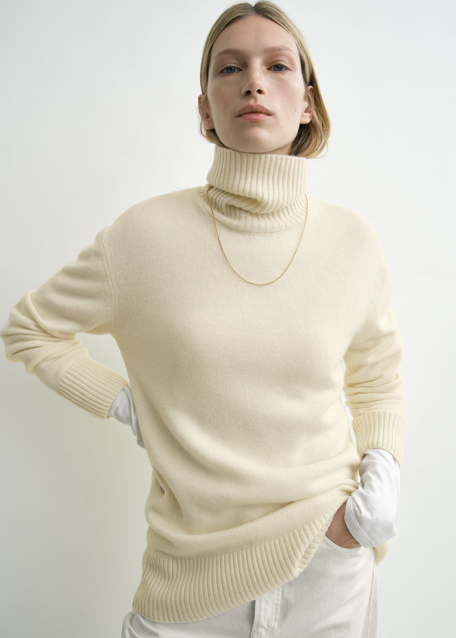 Cashmere turtleneck ecru