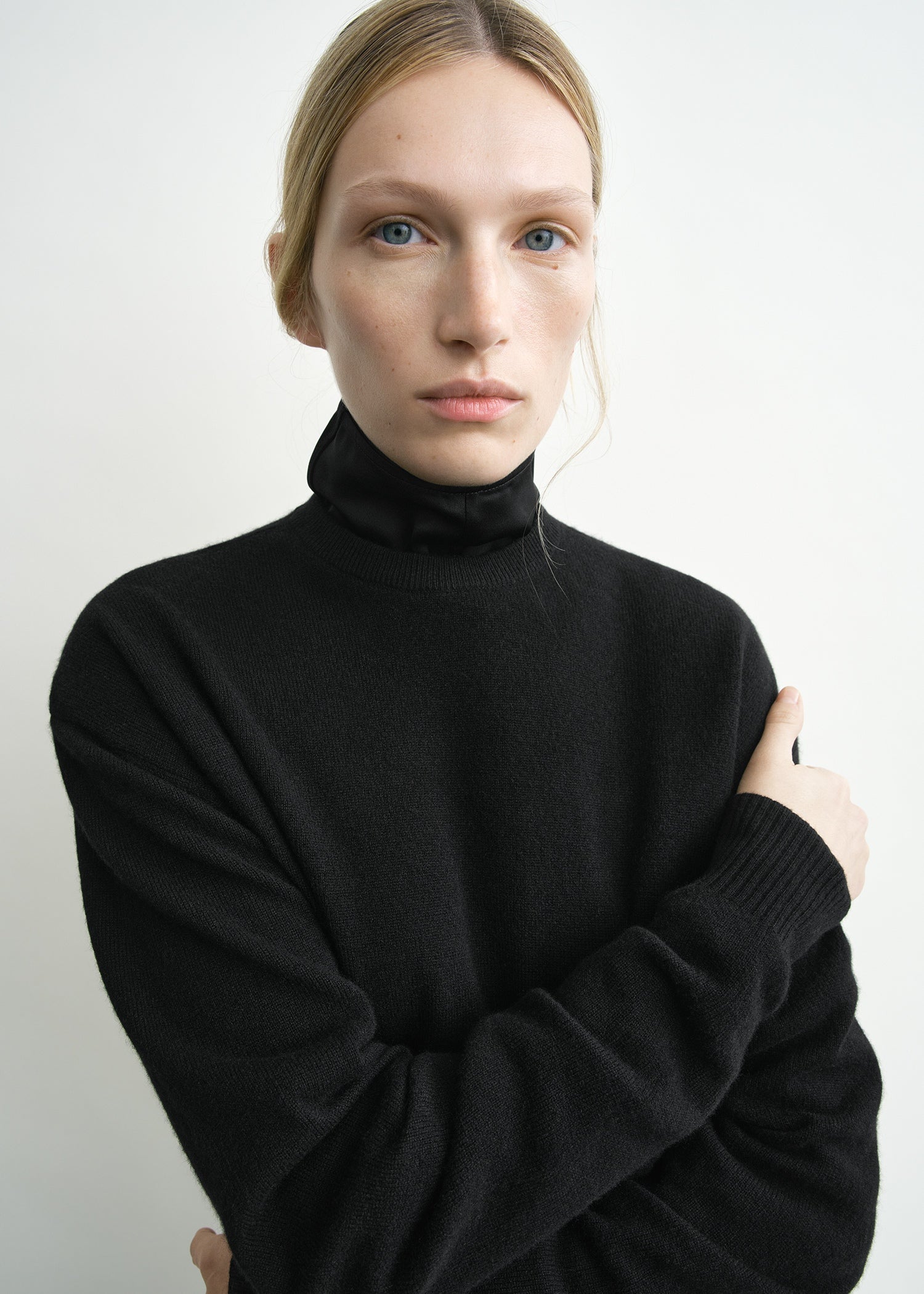 Classic cashmere crew knit black