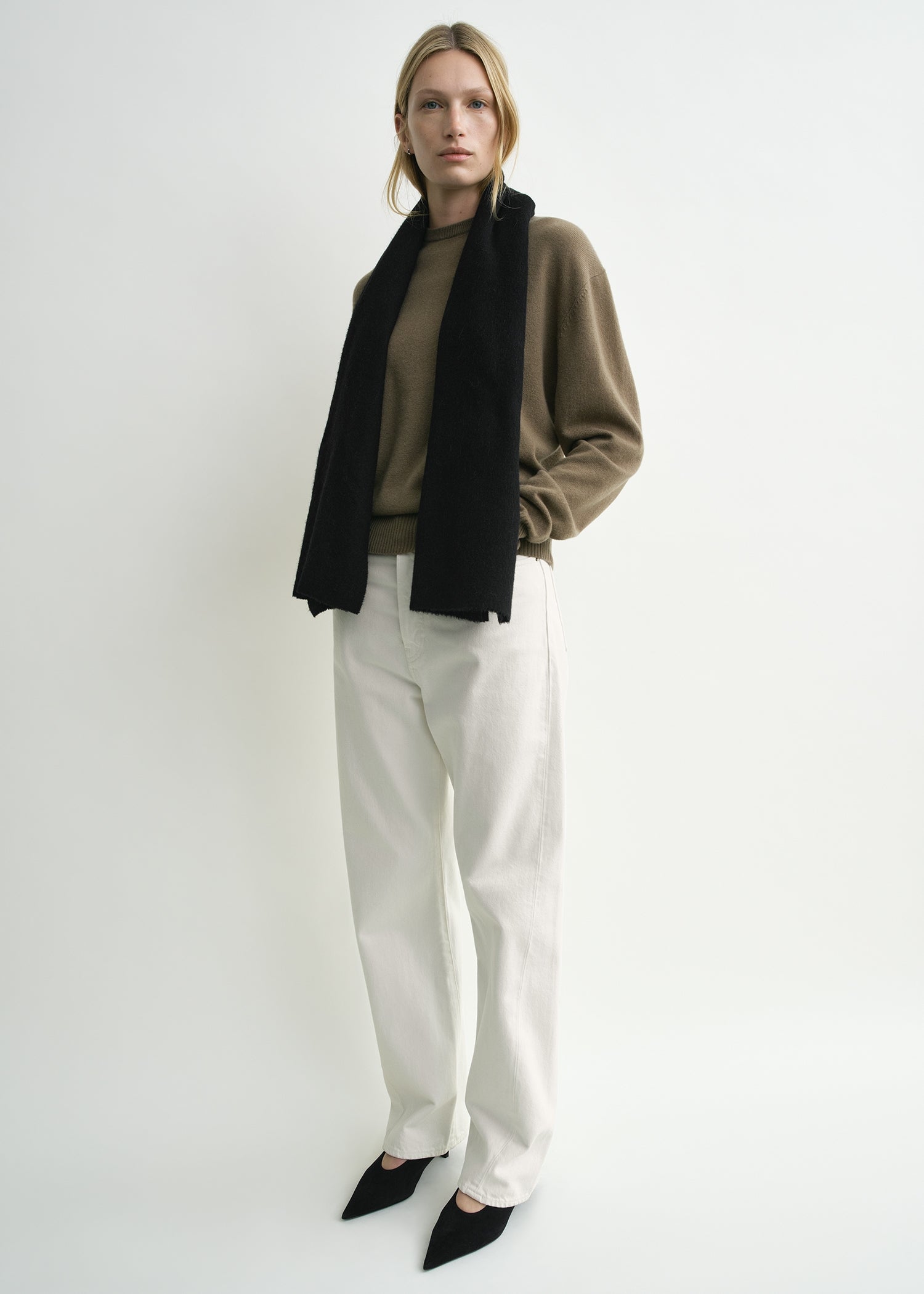 Classic cashmere crew knit hazel