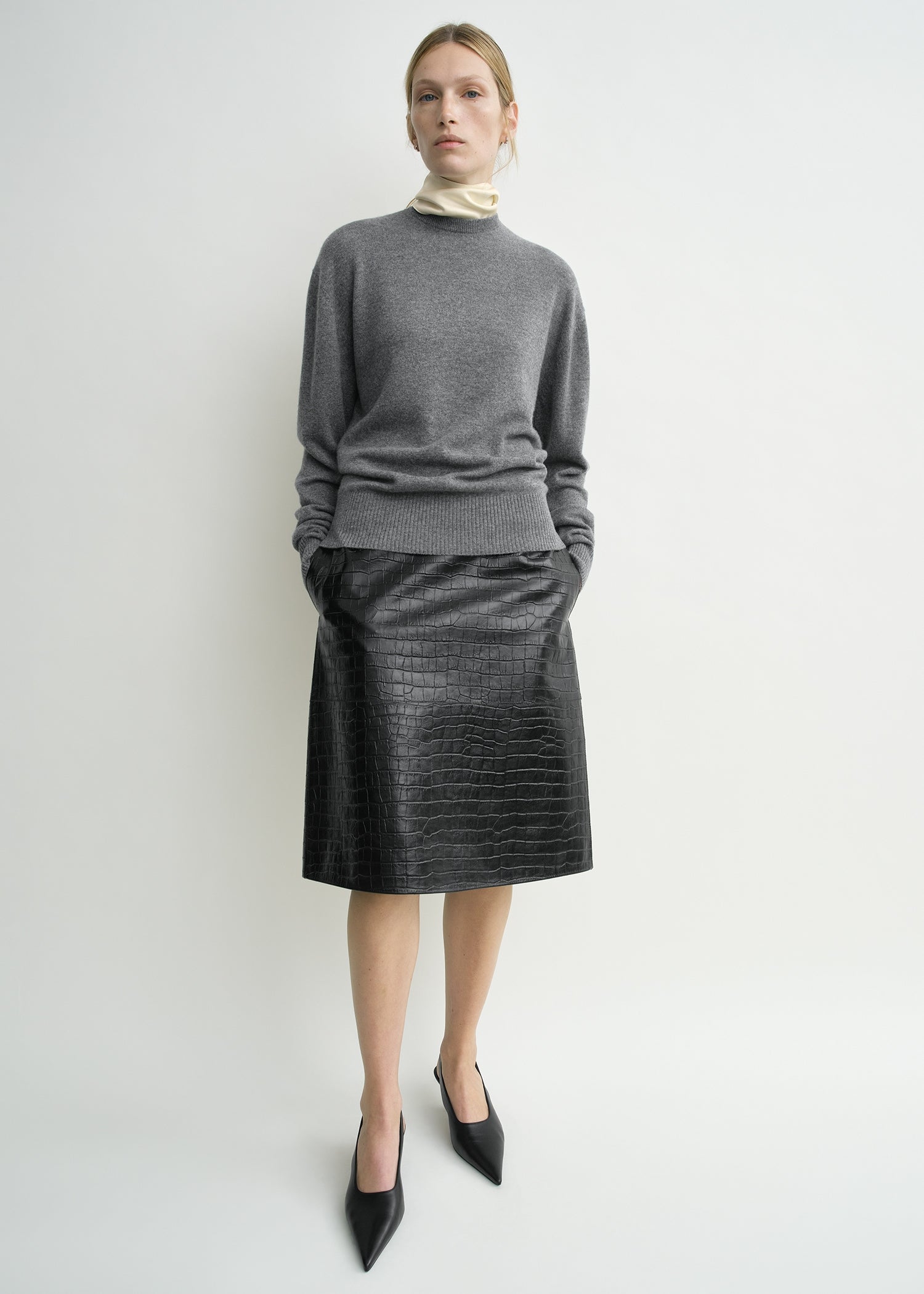 Classic cashmere crew knit mid grey