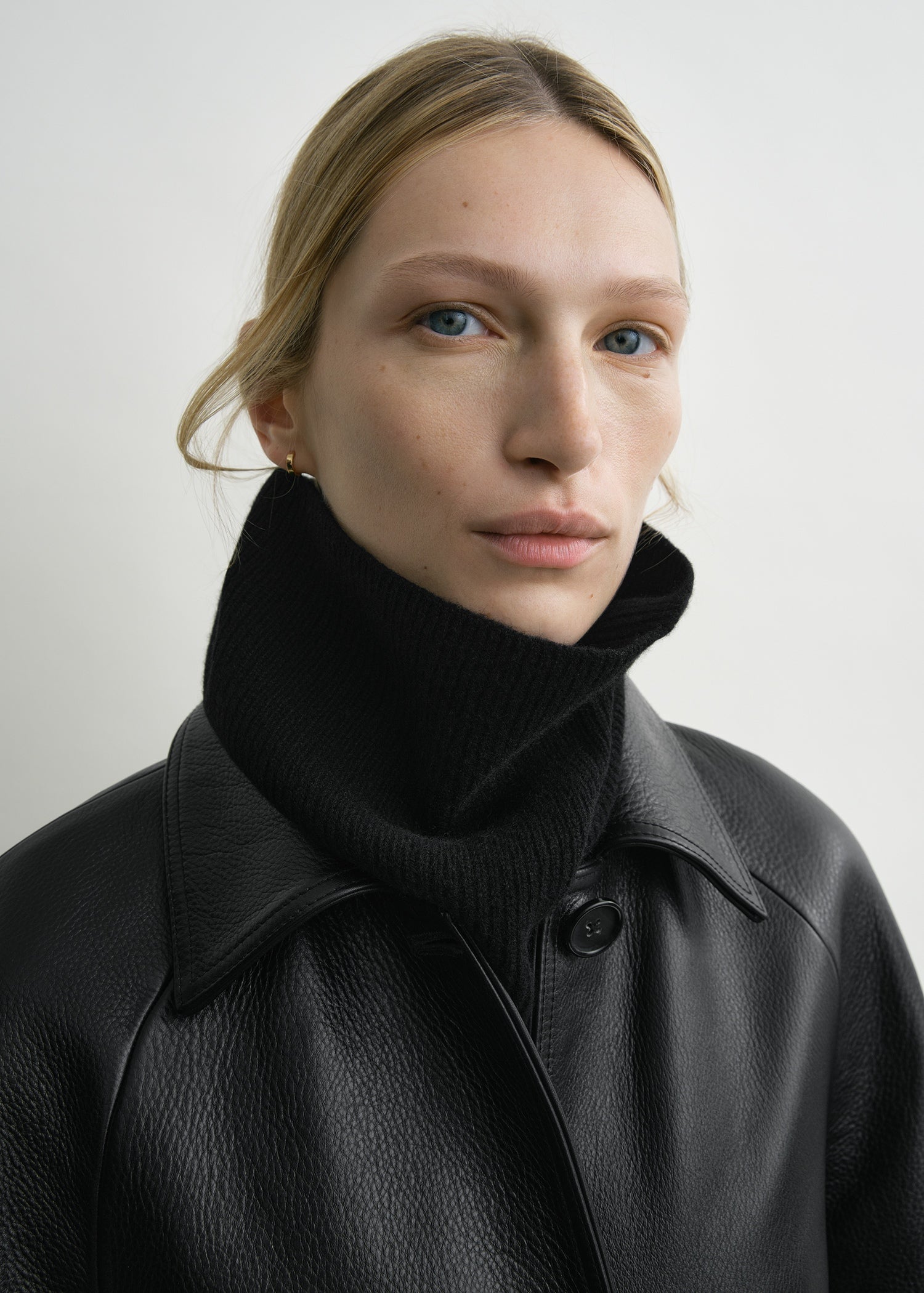 Cashmere neck warmer black