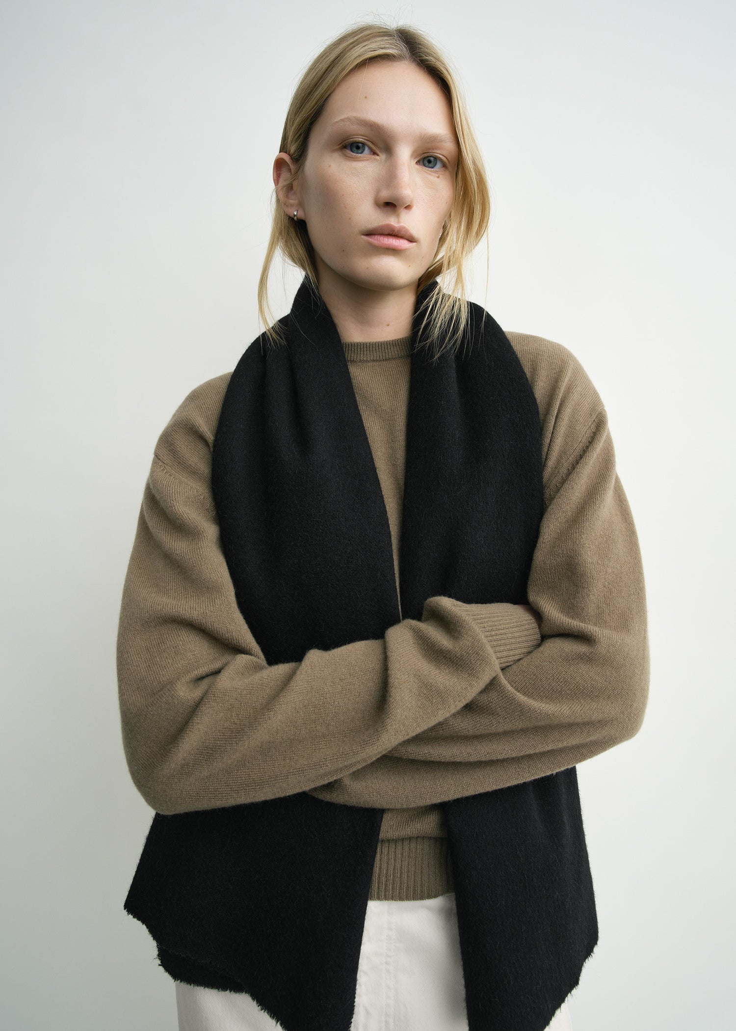 Classic winter scarf black