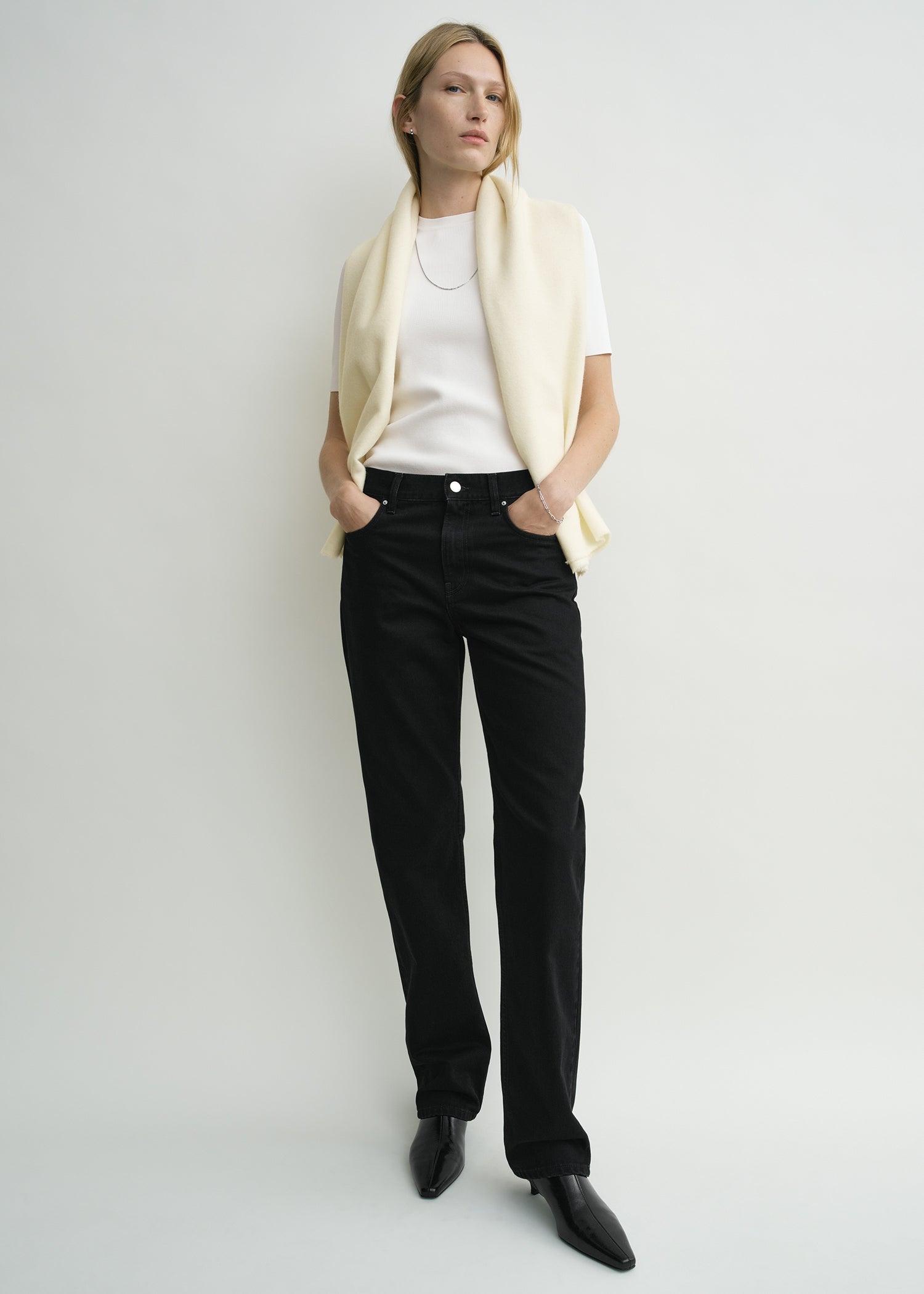 Classic winter scarf off-white