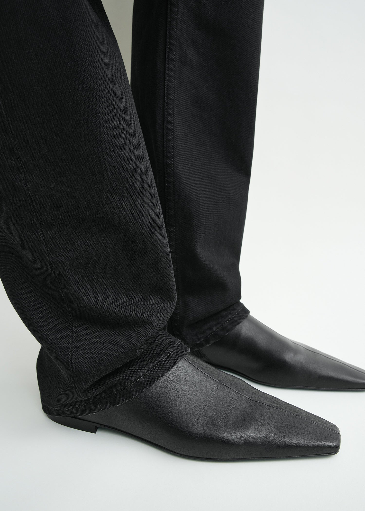 Zipped leather chelsea boots black