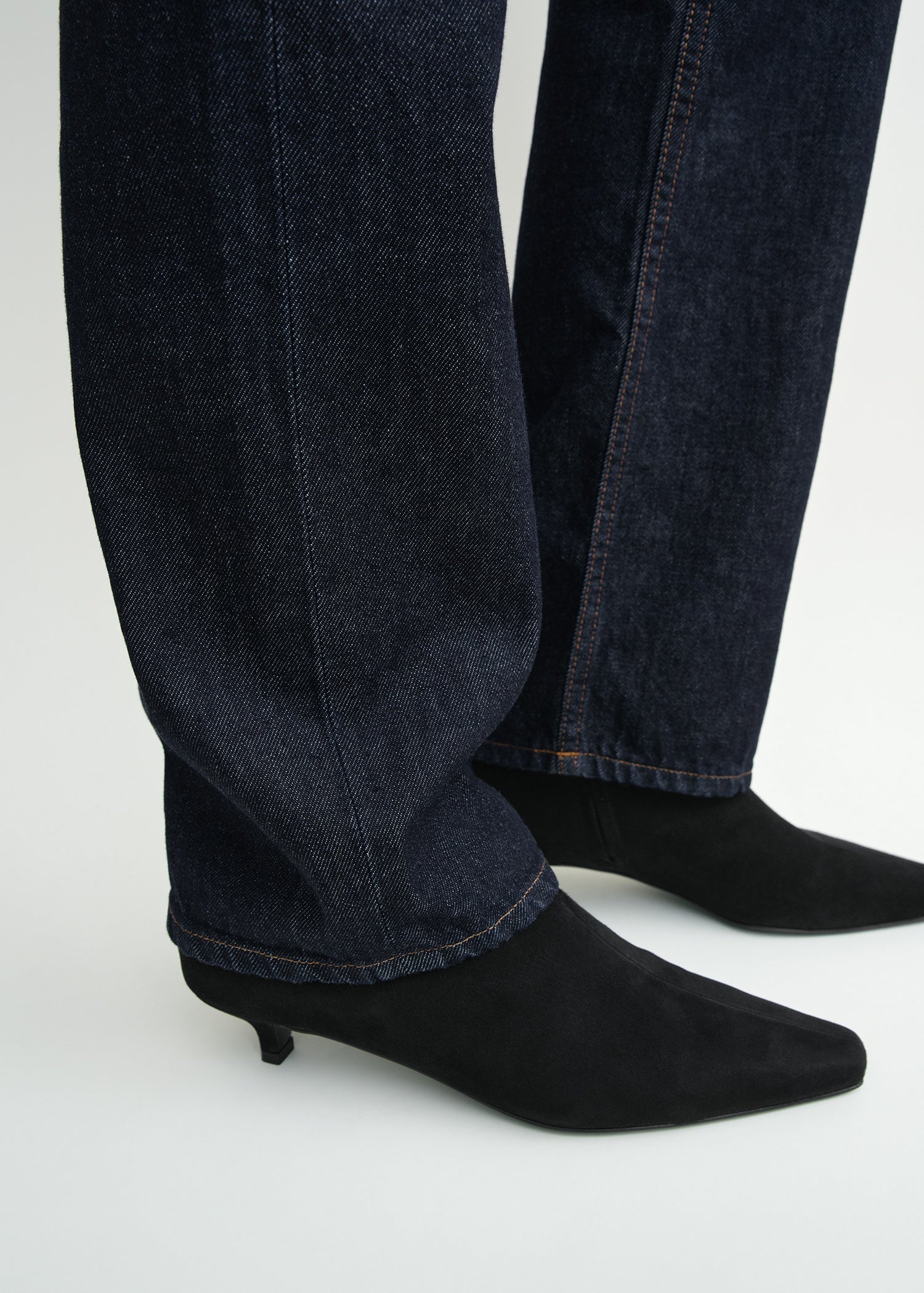 Slim suede ankle boots black