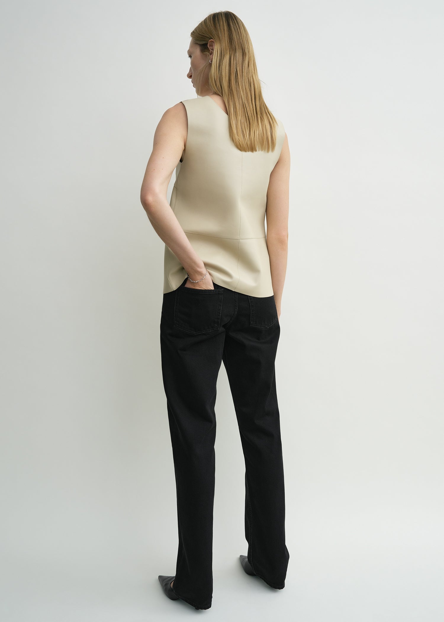 Scoop-neck leather top sand