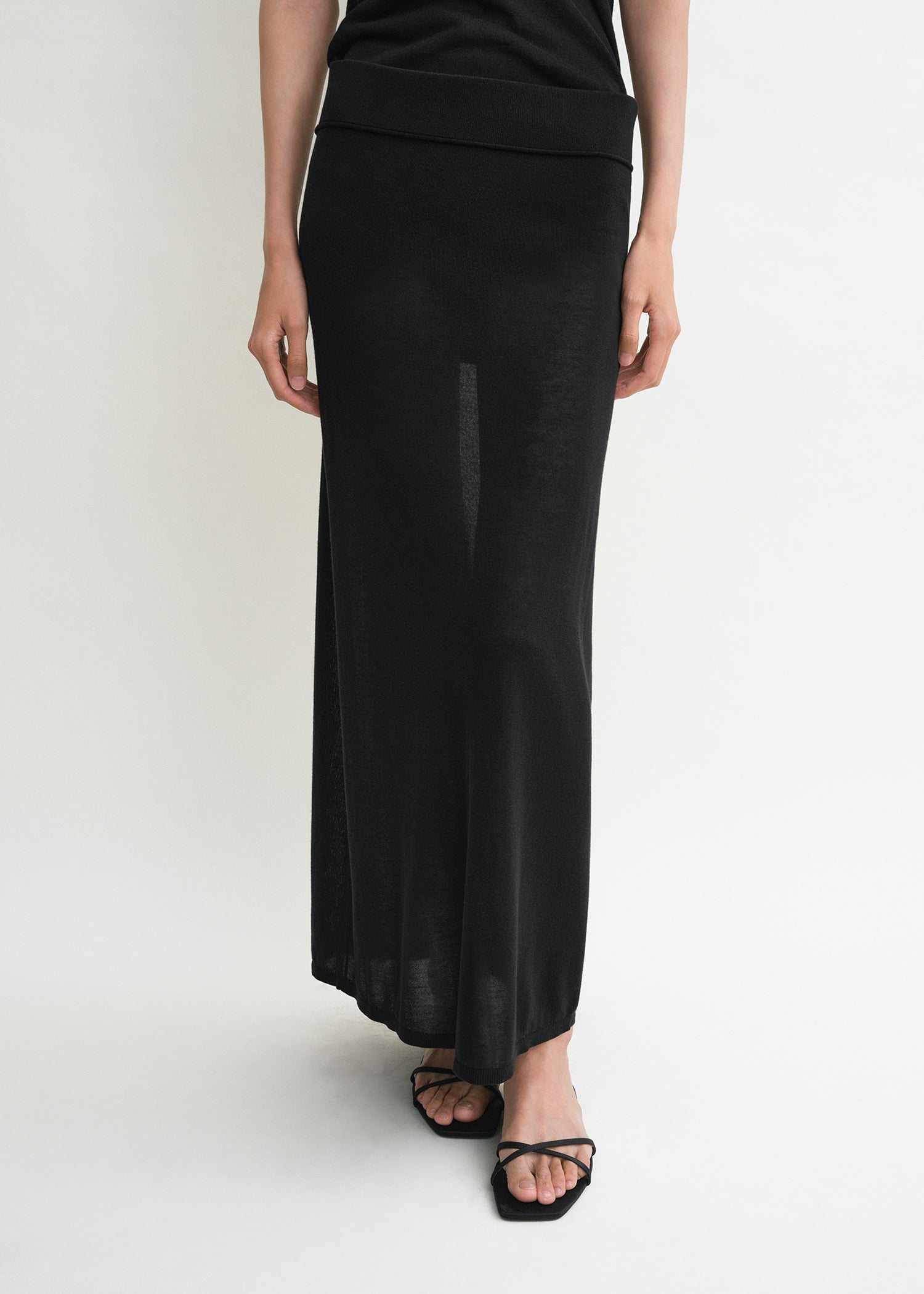 Long knit skirt black