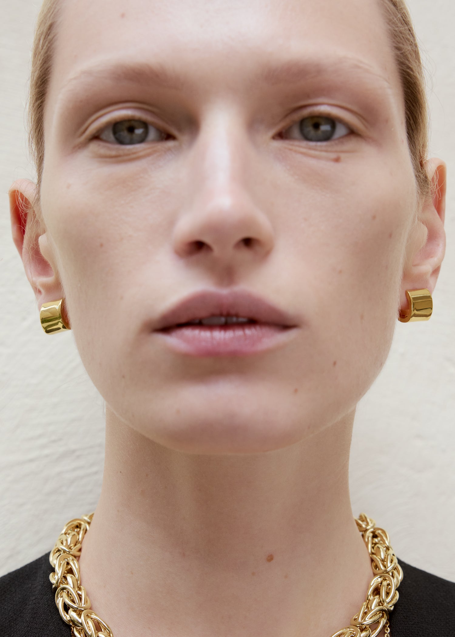Petite signature hoops gold