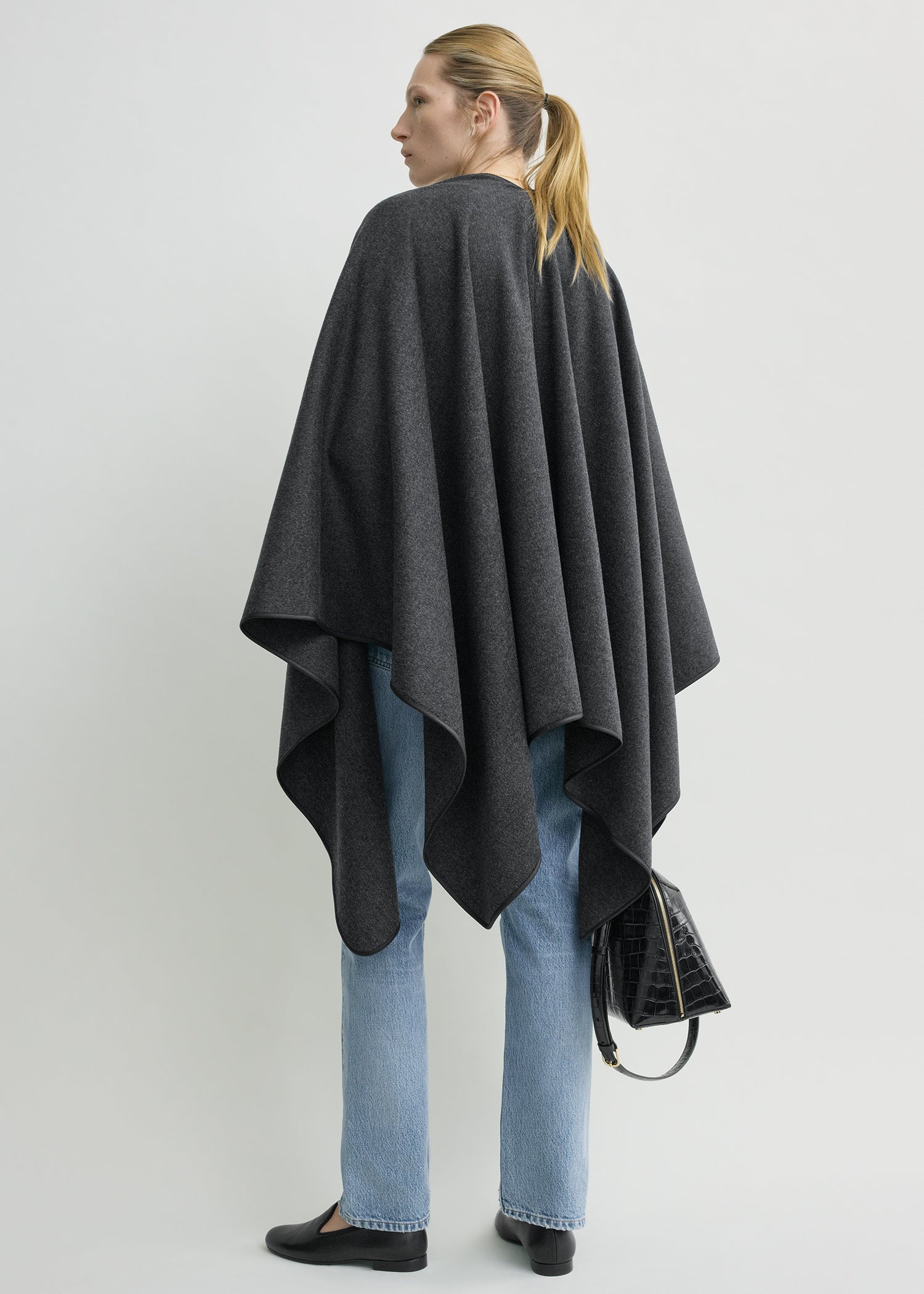 Winter flannel cape charcoal