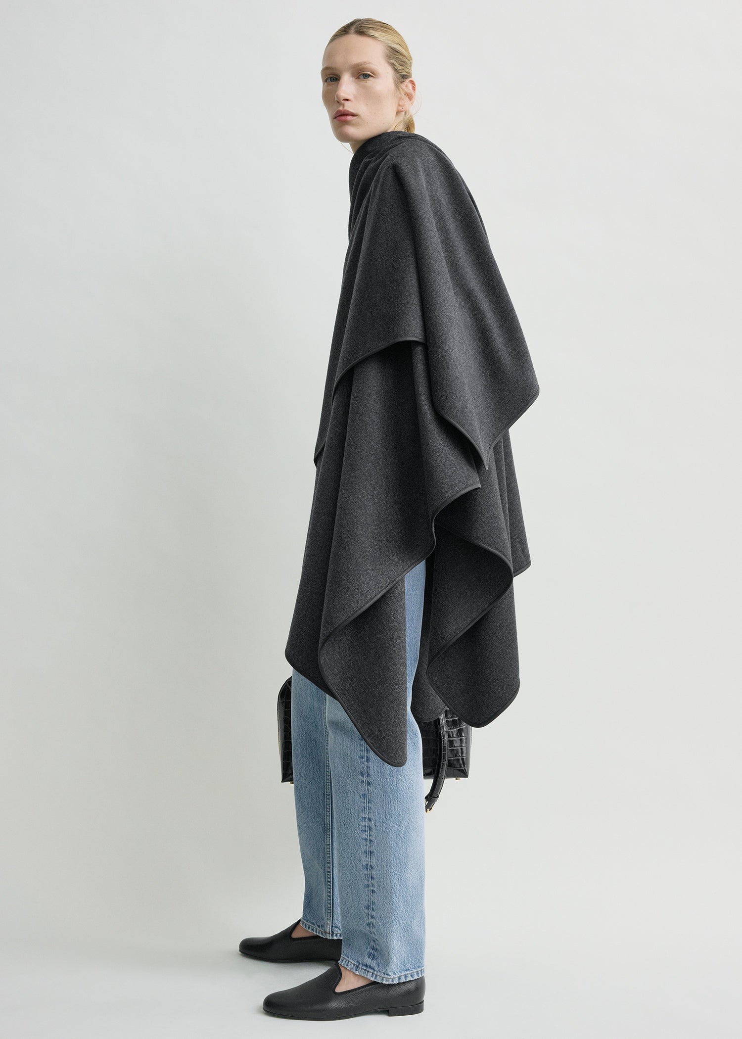 Winter flannel cape charcoal