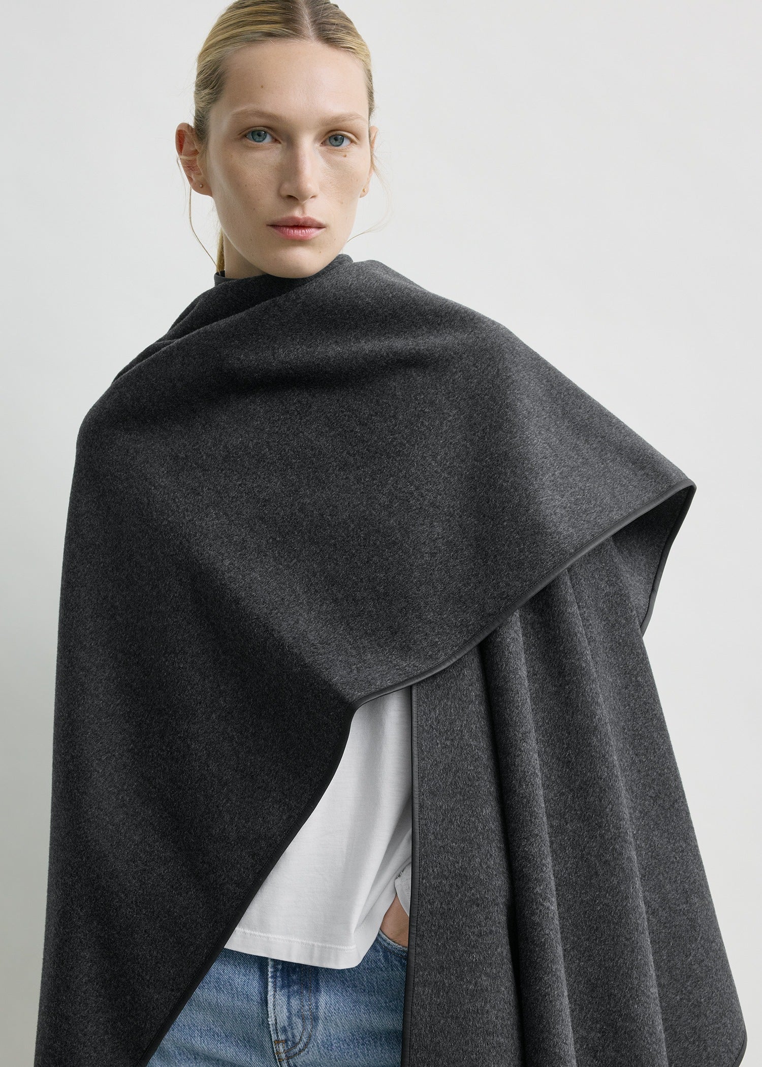 Winter flannel cape charcoal