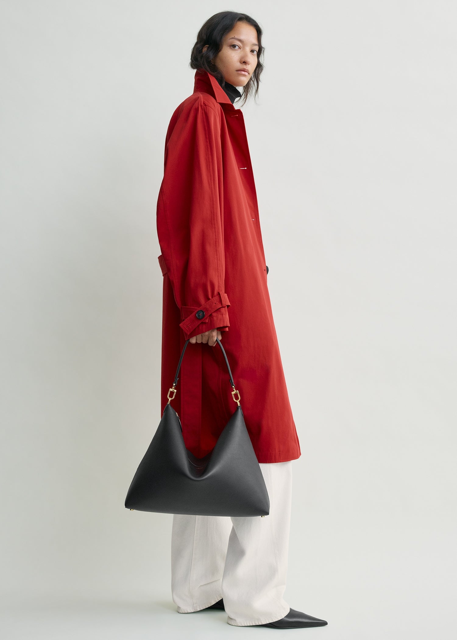 Medium Bevel grained-leather bag black