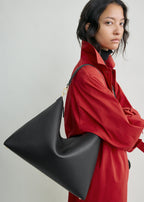 Medium Bevel grained-leather bag black