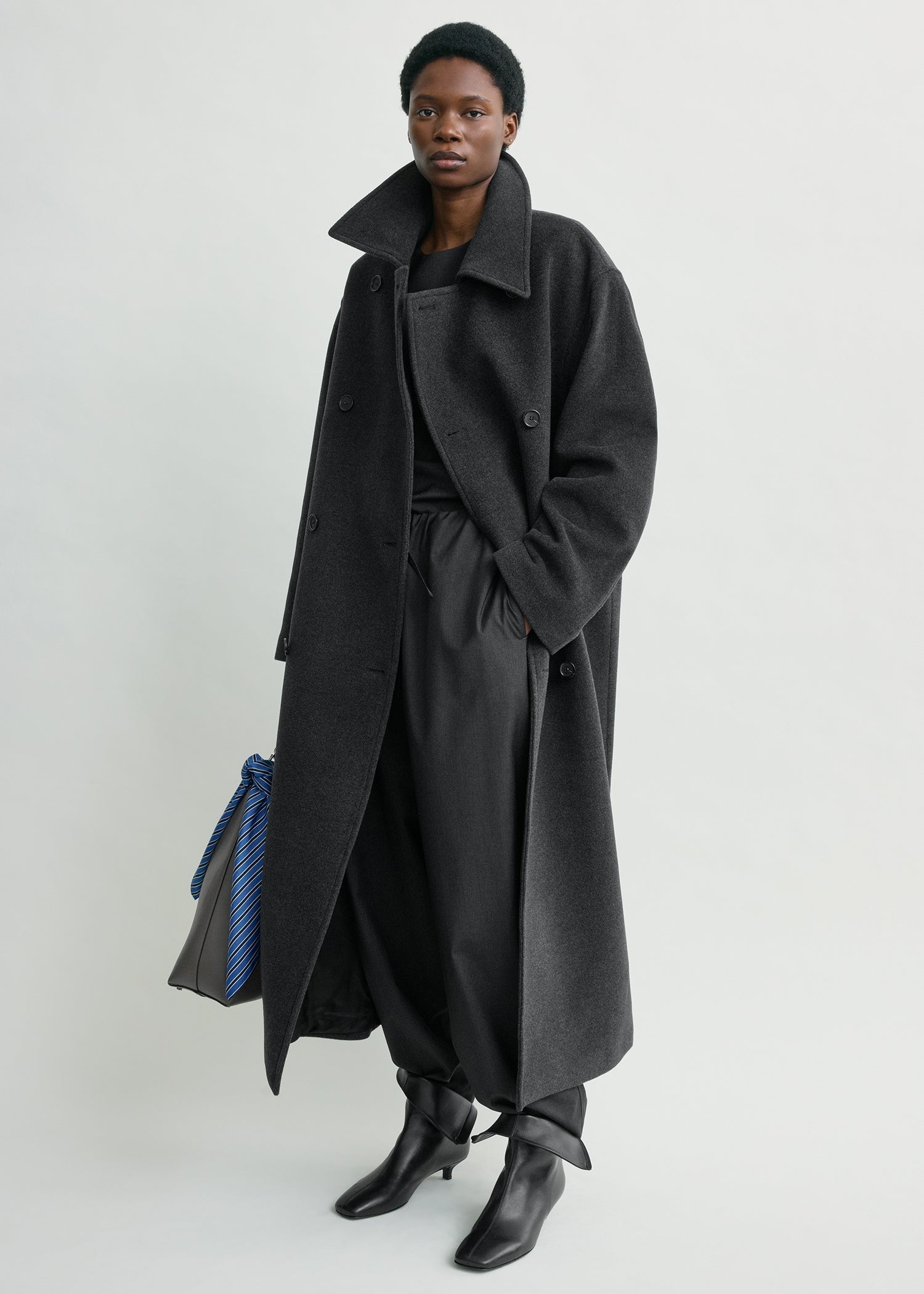 Shield coat charcoal