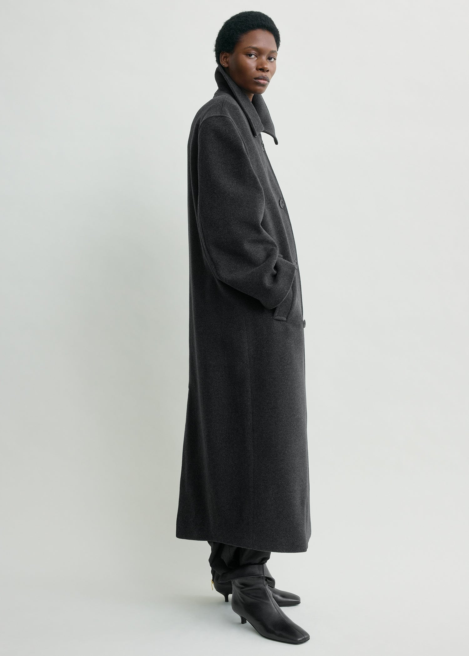 Shield coat charcoal