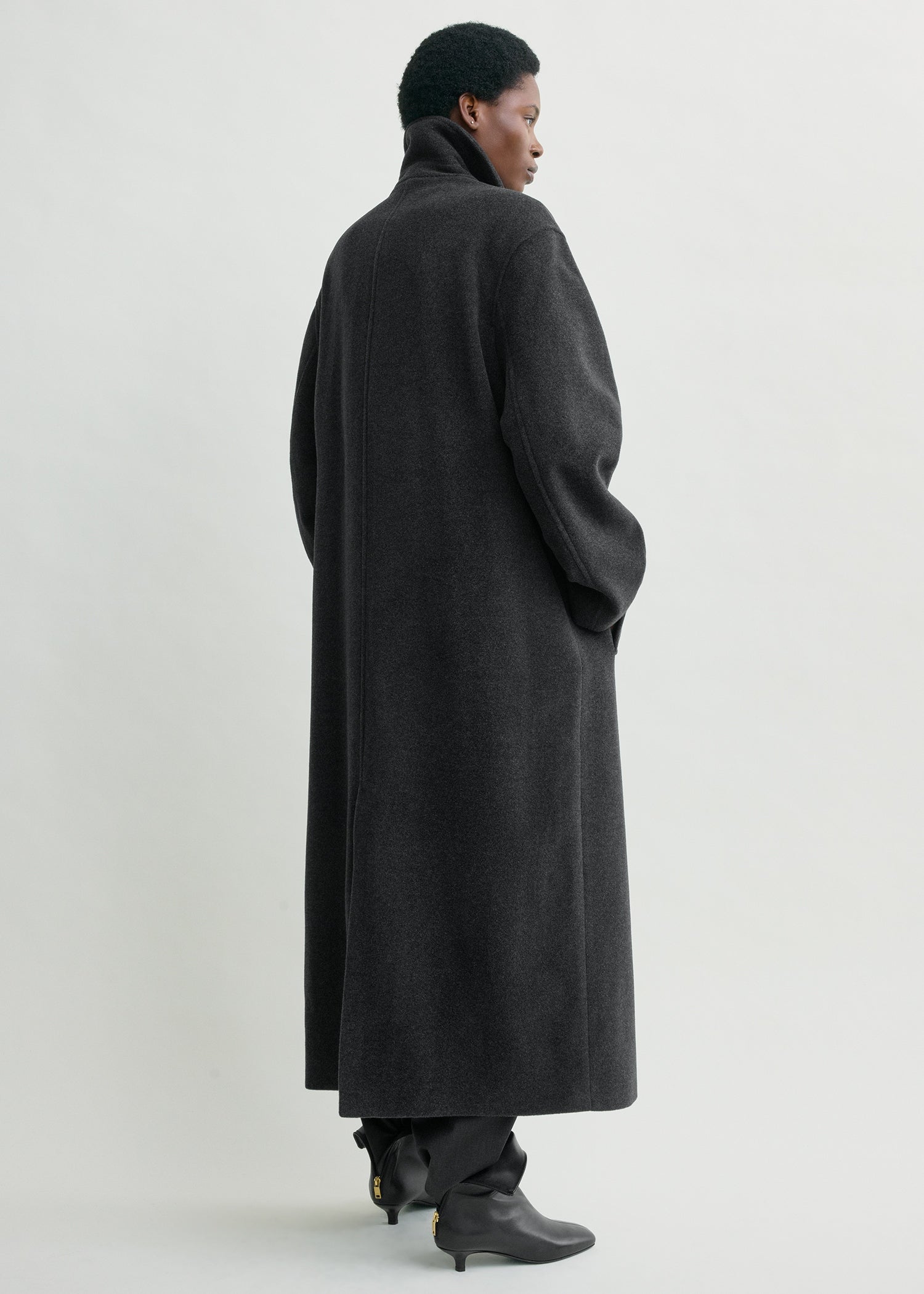 Shield coat charcoal