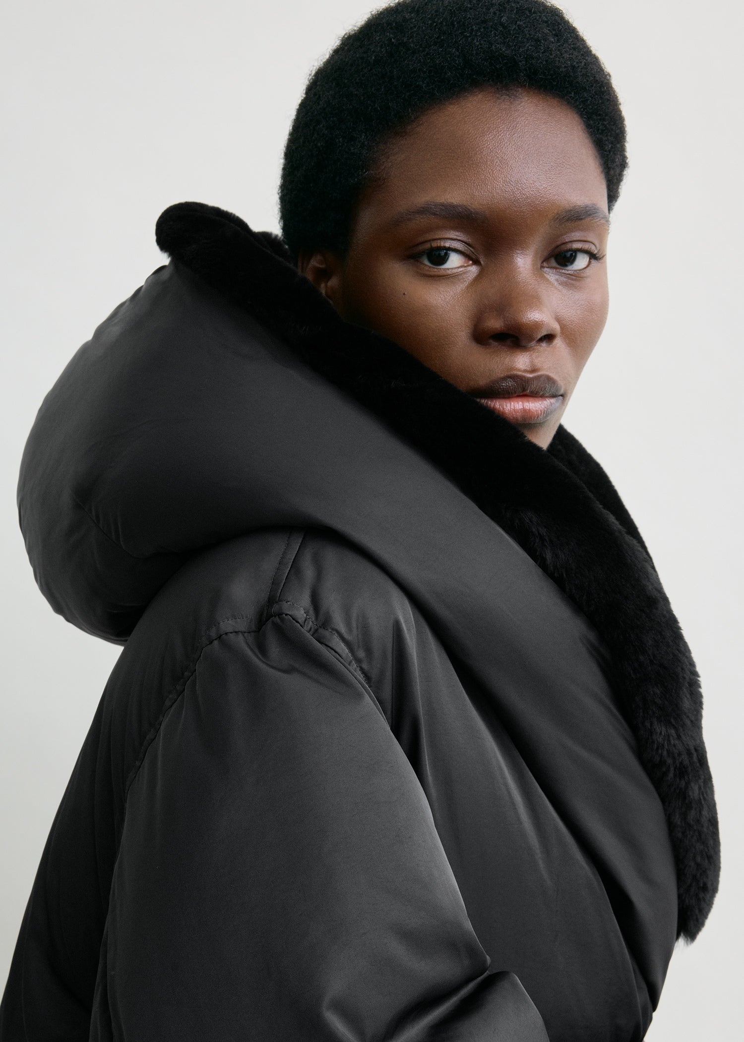 Cinched puffer jacket black