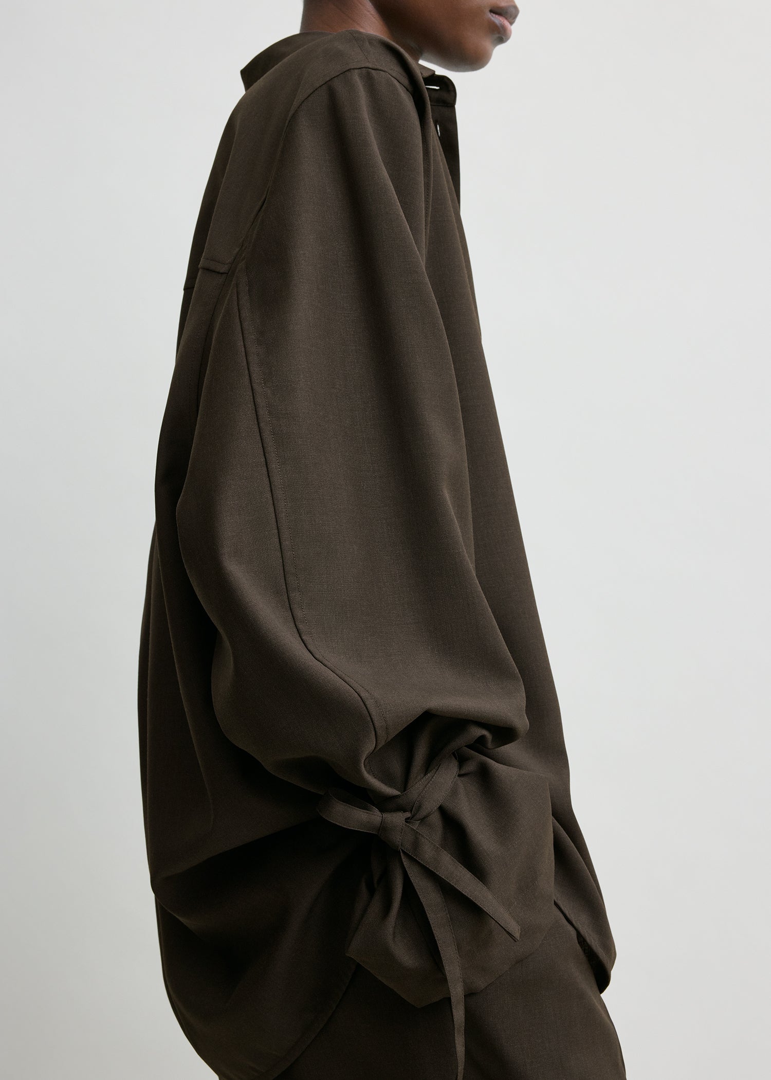 Tie-cuff shirt pepper