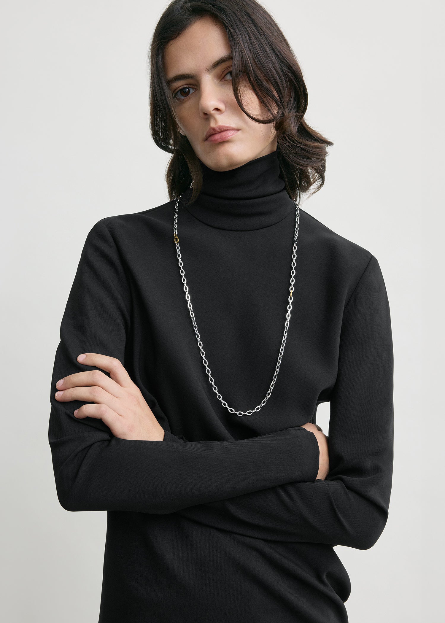 High-neck twist blouse black